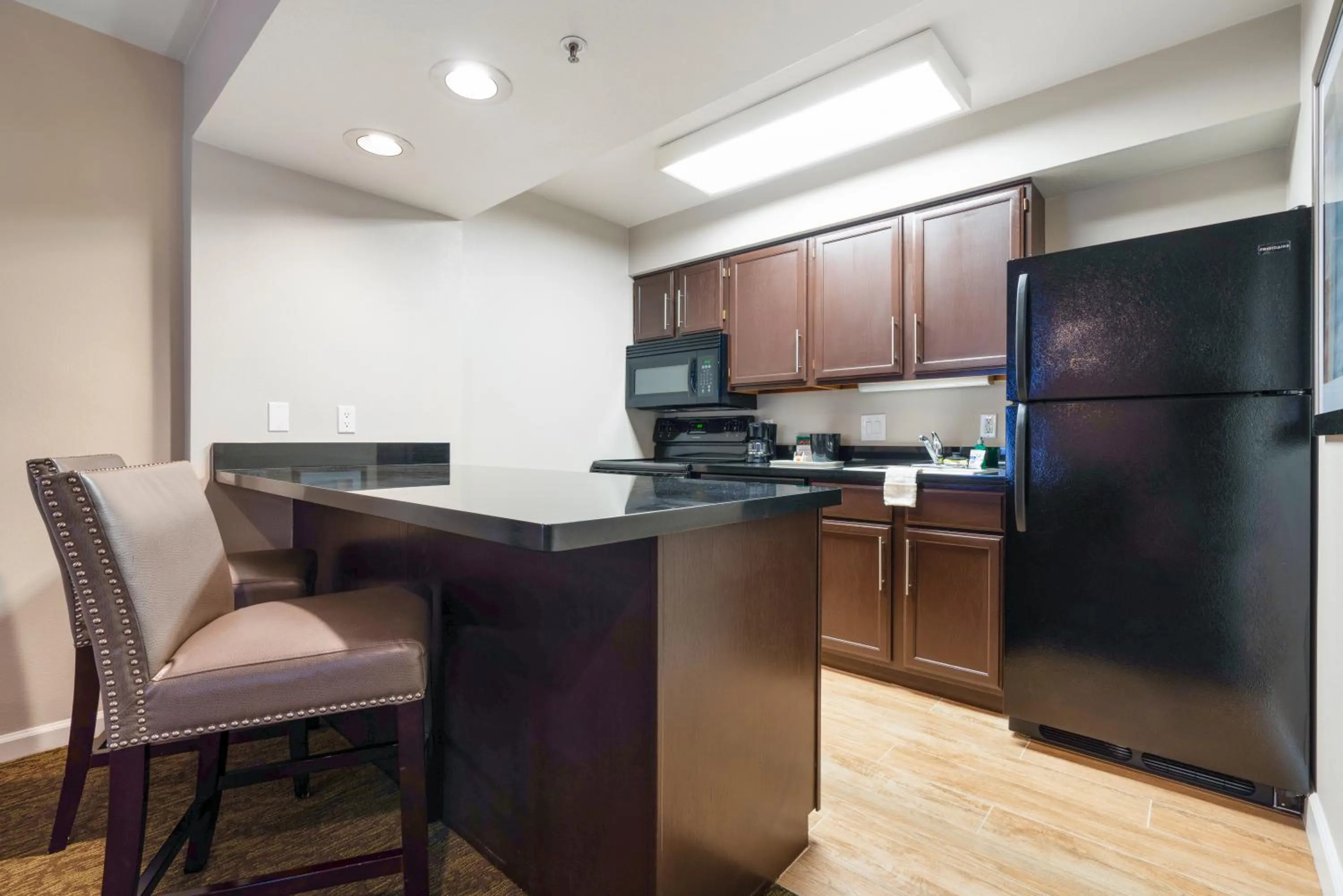 Kitchen or kitchenette in Chase Suites Brea-Fullerton - North Orange County