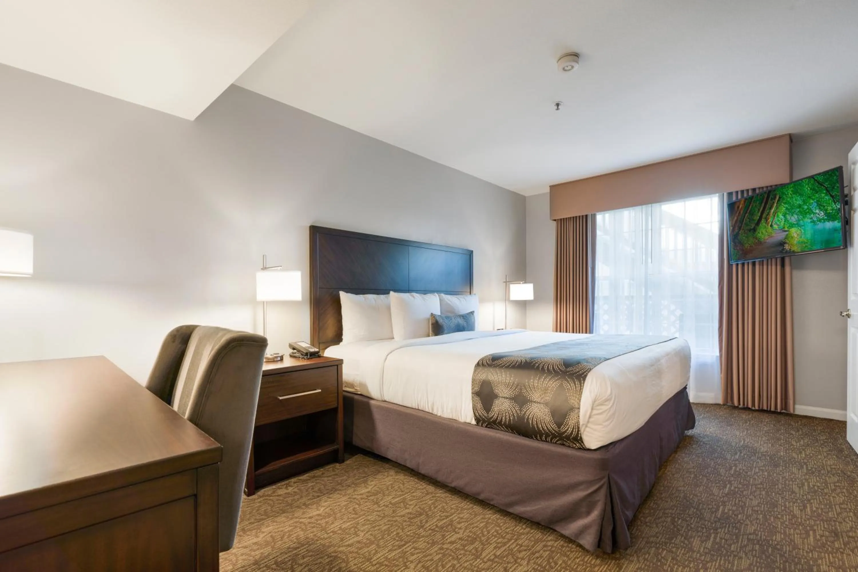 Bed in Chase Suites Brea-Fullerton - North Orange County