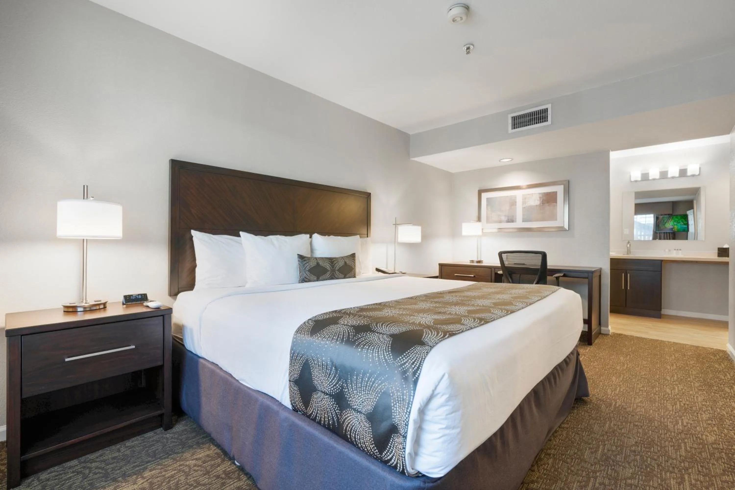 Bed in Chase Suites Brea-Fullerton - North Orange County