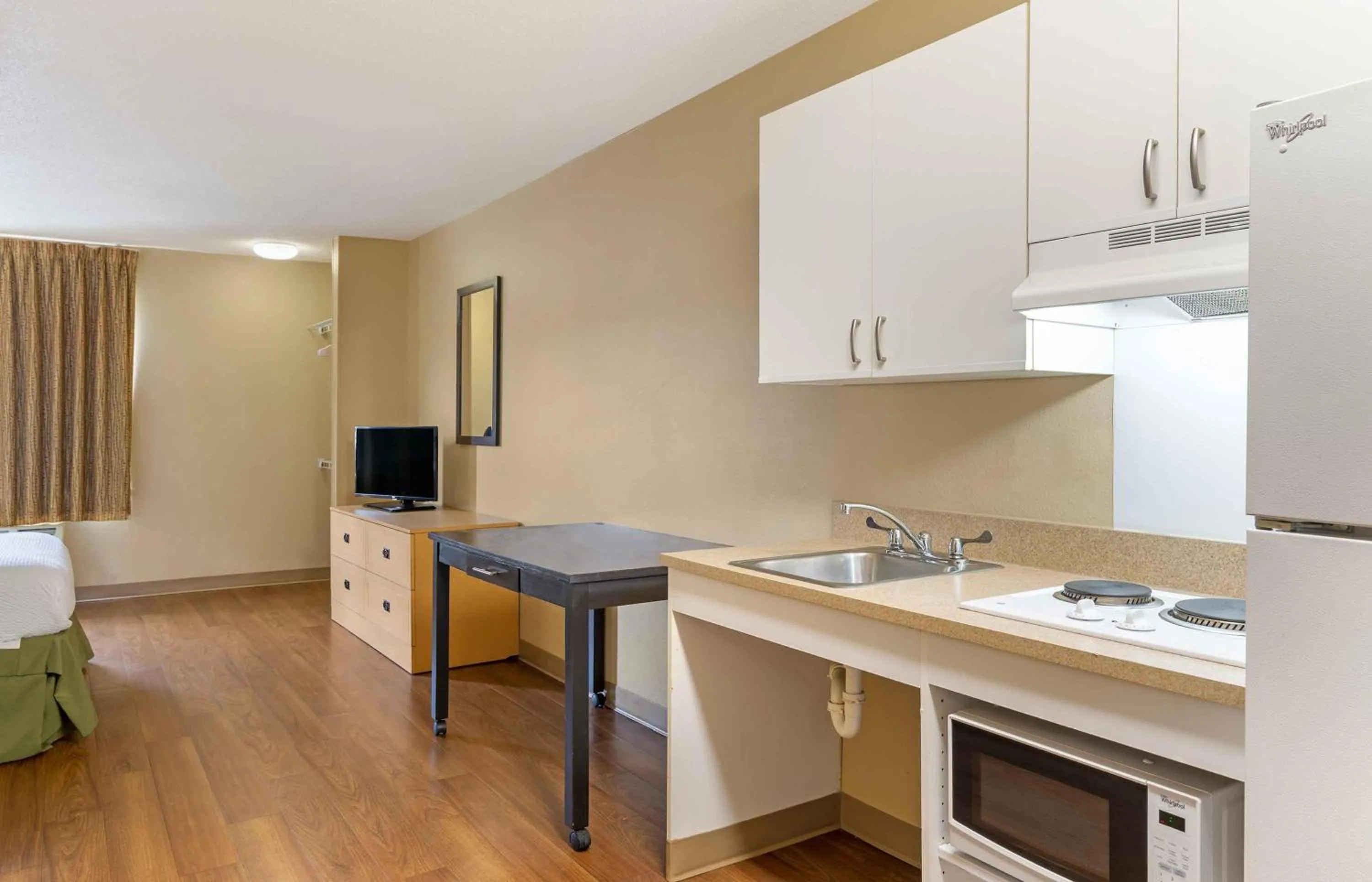 Kitchen or kitchenette in Extended Stay America Select Suites - Atlanta - Duluth