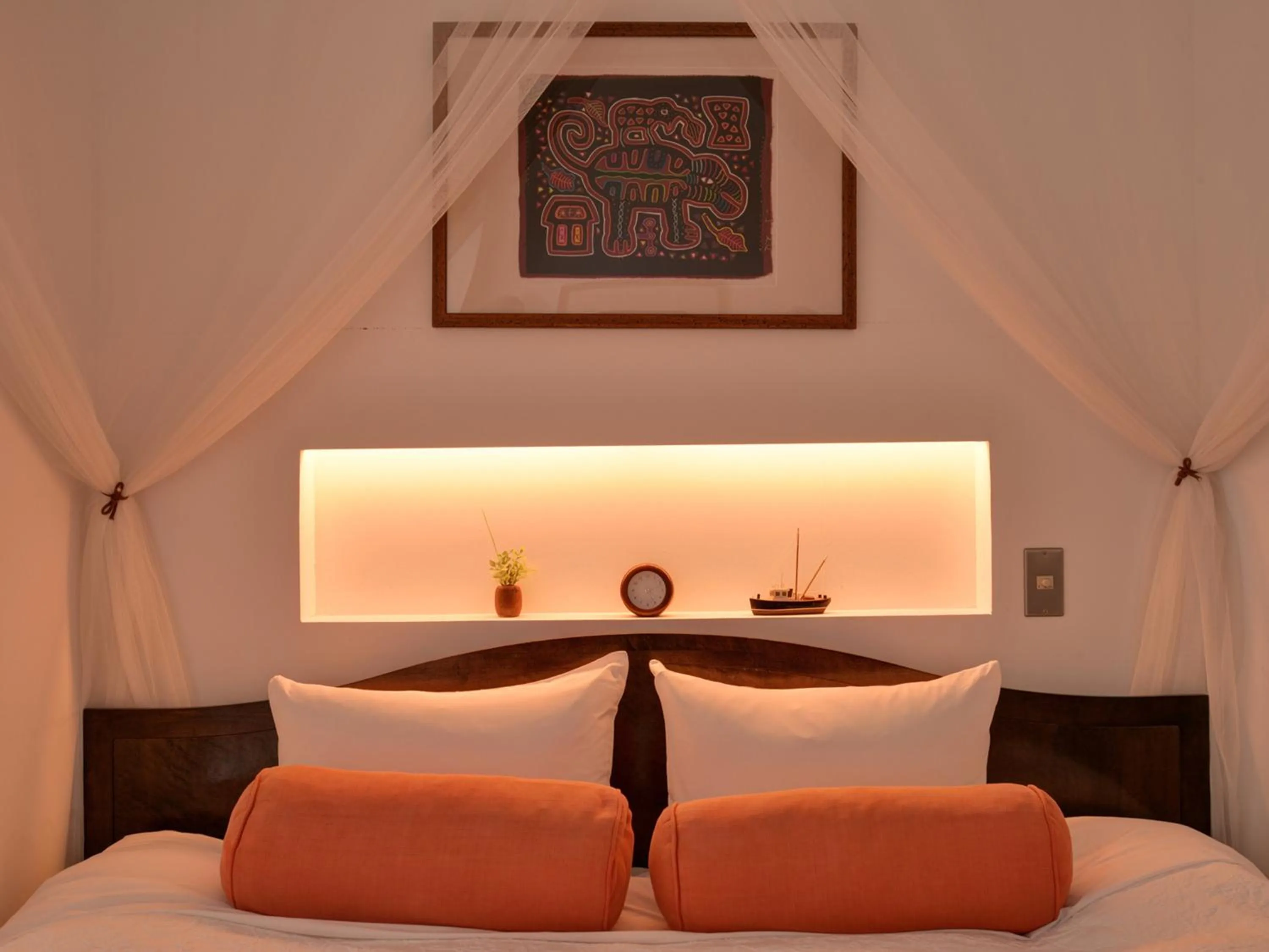 Photo of the whole room, Bed in Sound Swell Resort