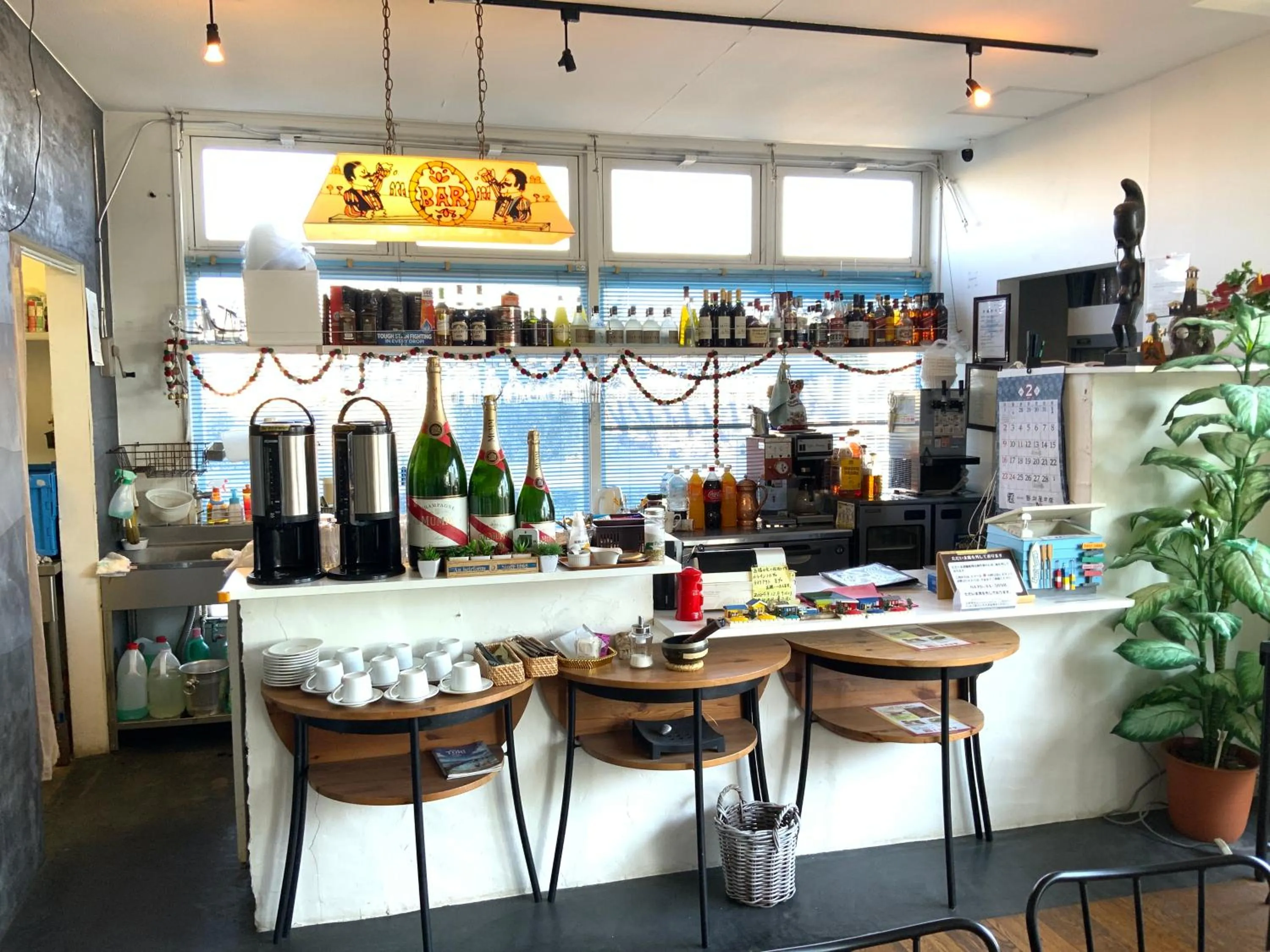 Restaurant/places to eat in Sound Swell Resort