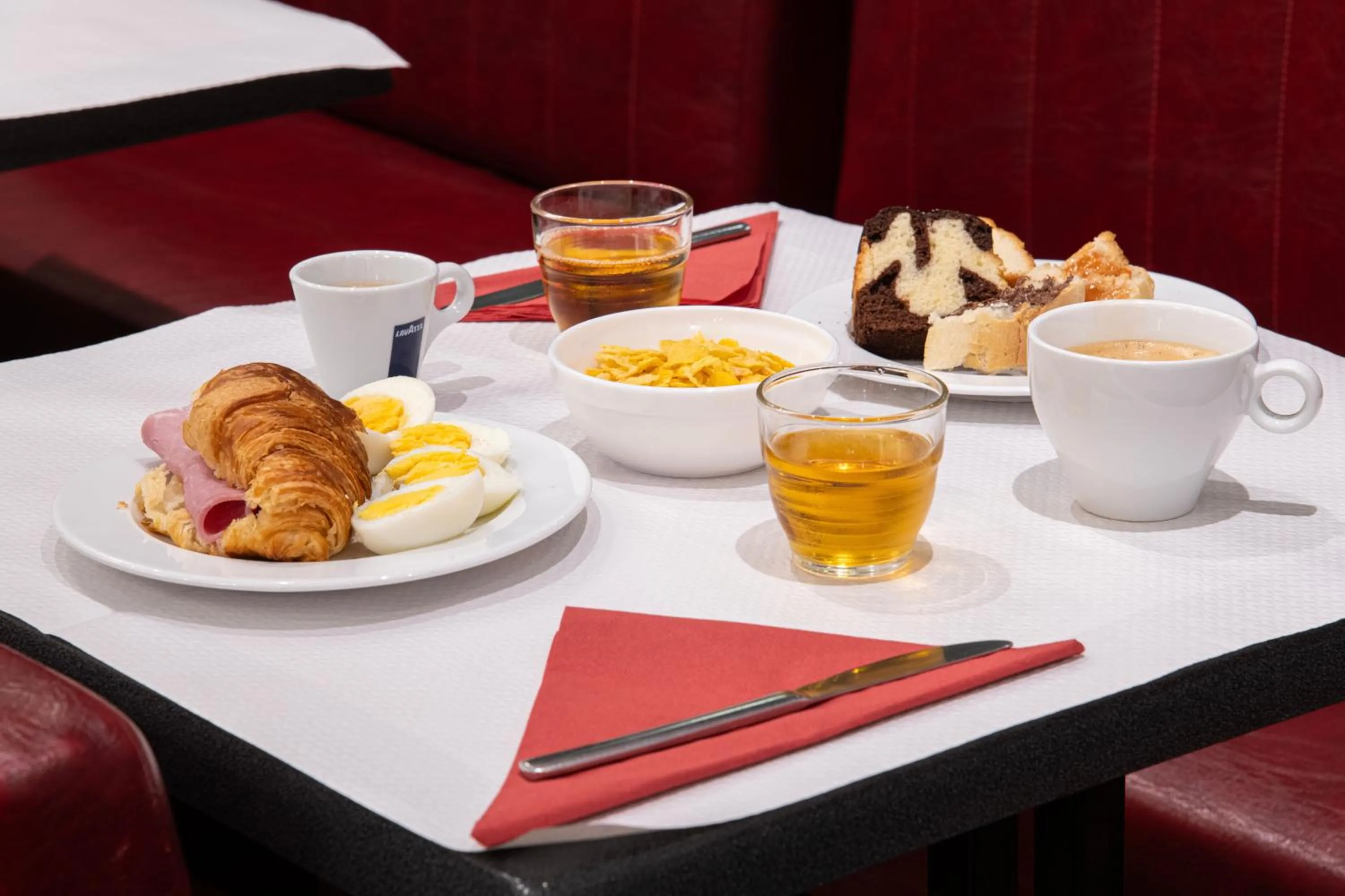 Breakfast in Hôtel Ambassadeur