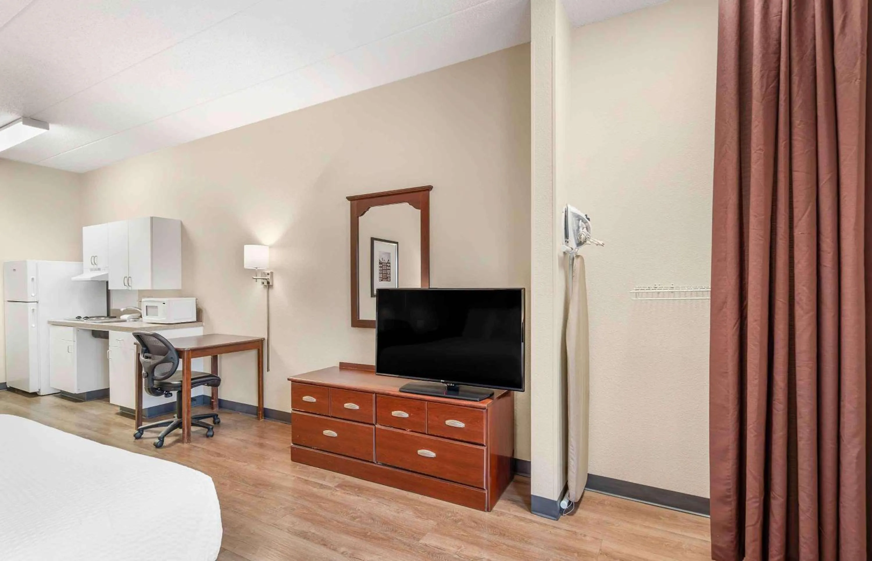 Bedroom in Extended Stay America Select Suites - Chicago - Lisle