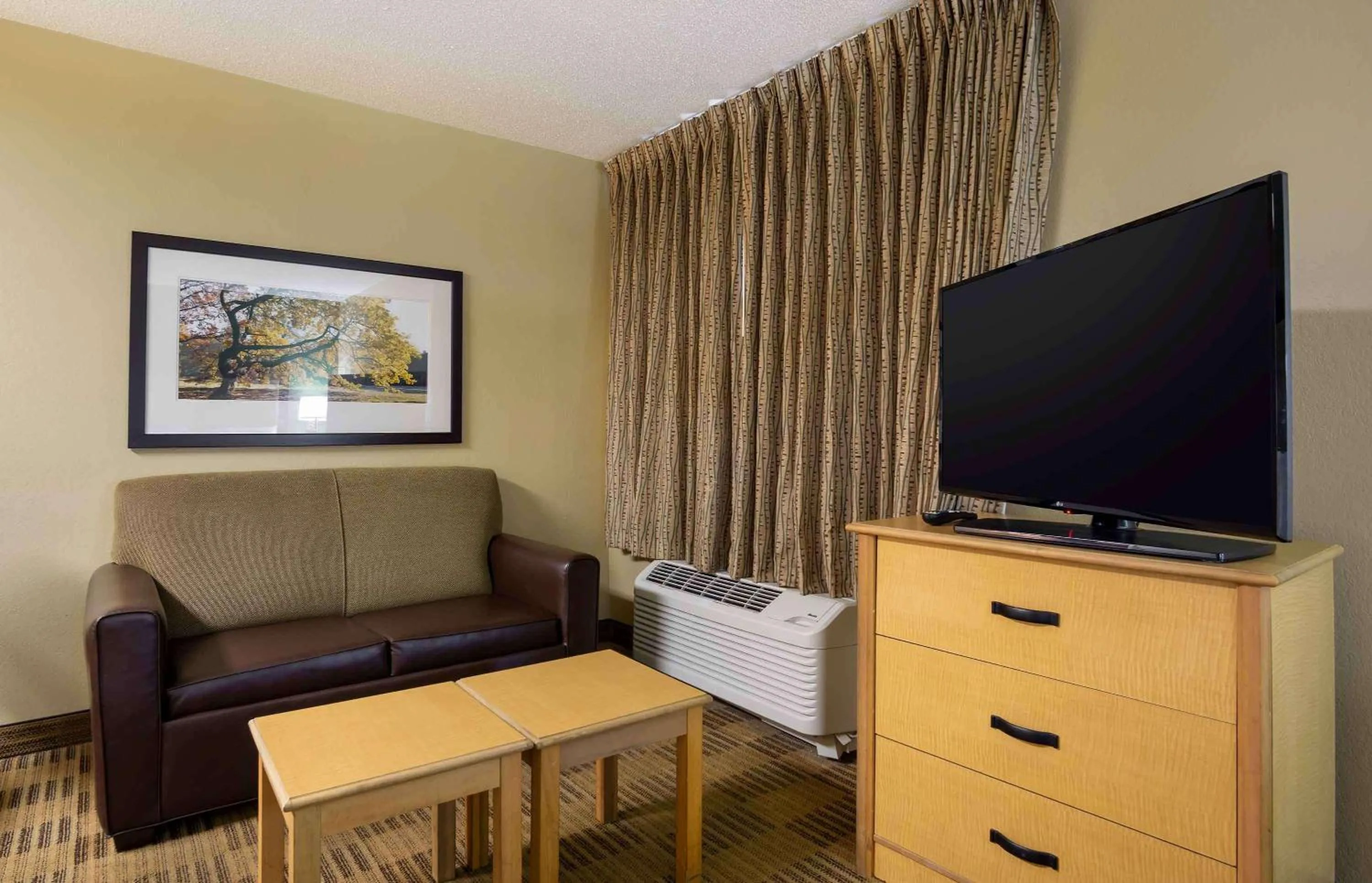 Bedroom in Extended Stay America Suites - Charleston - Airport