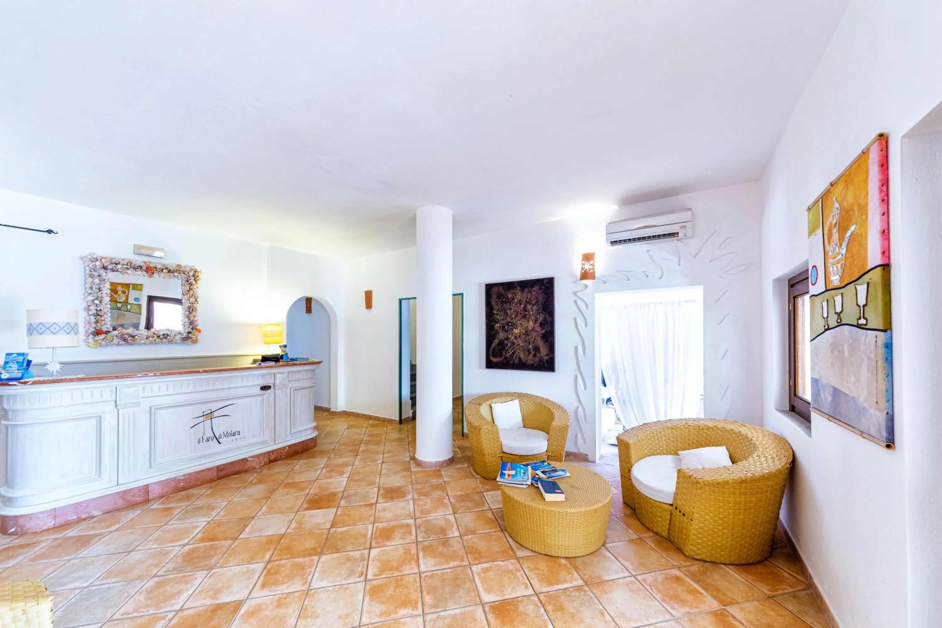 Seating area in Hotel il Faro di Molara