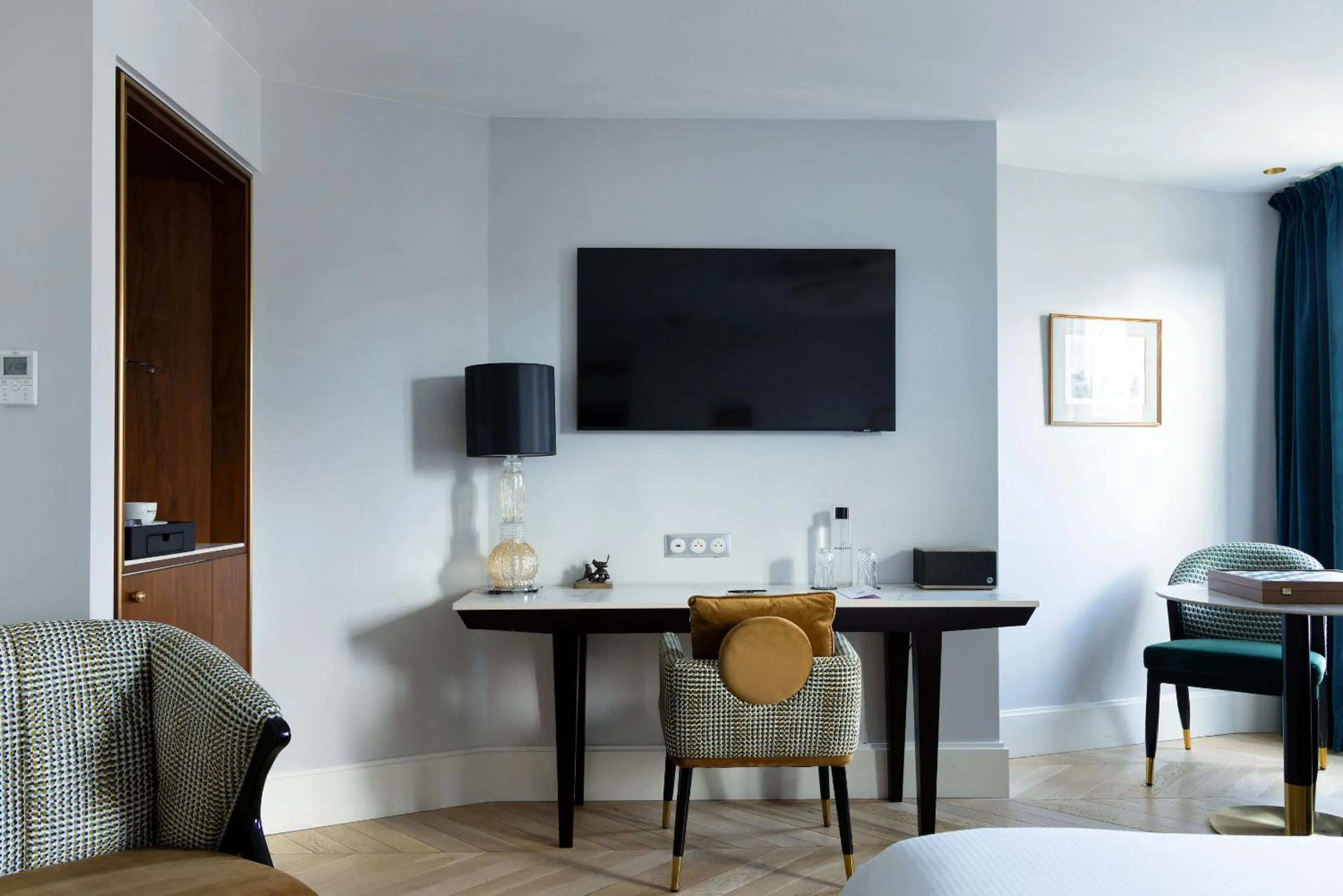 Seating area, Bed in Normandy Le Chantier