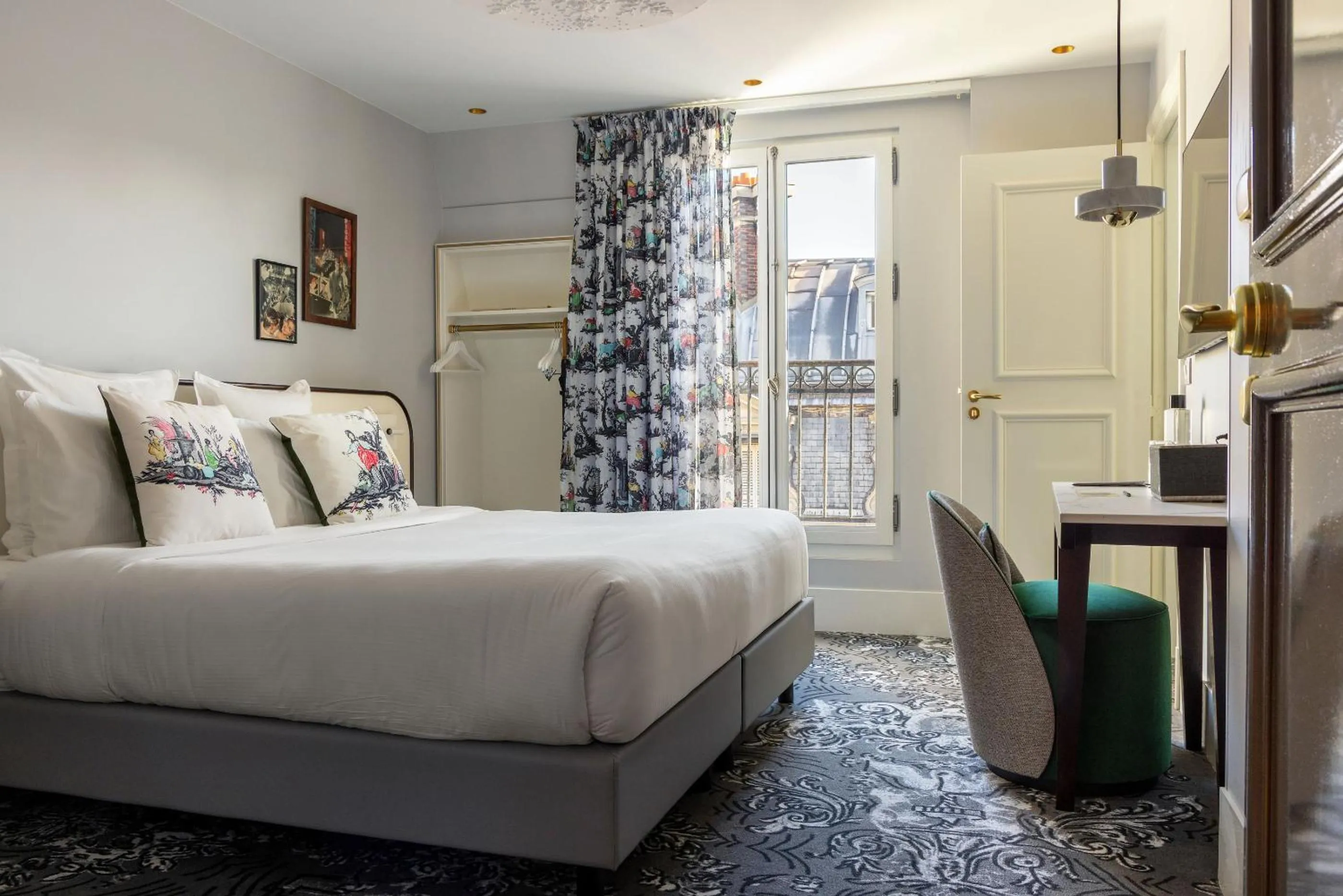 Photo of the whole room, Bed in Normandy Le Chantier