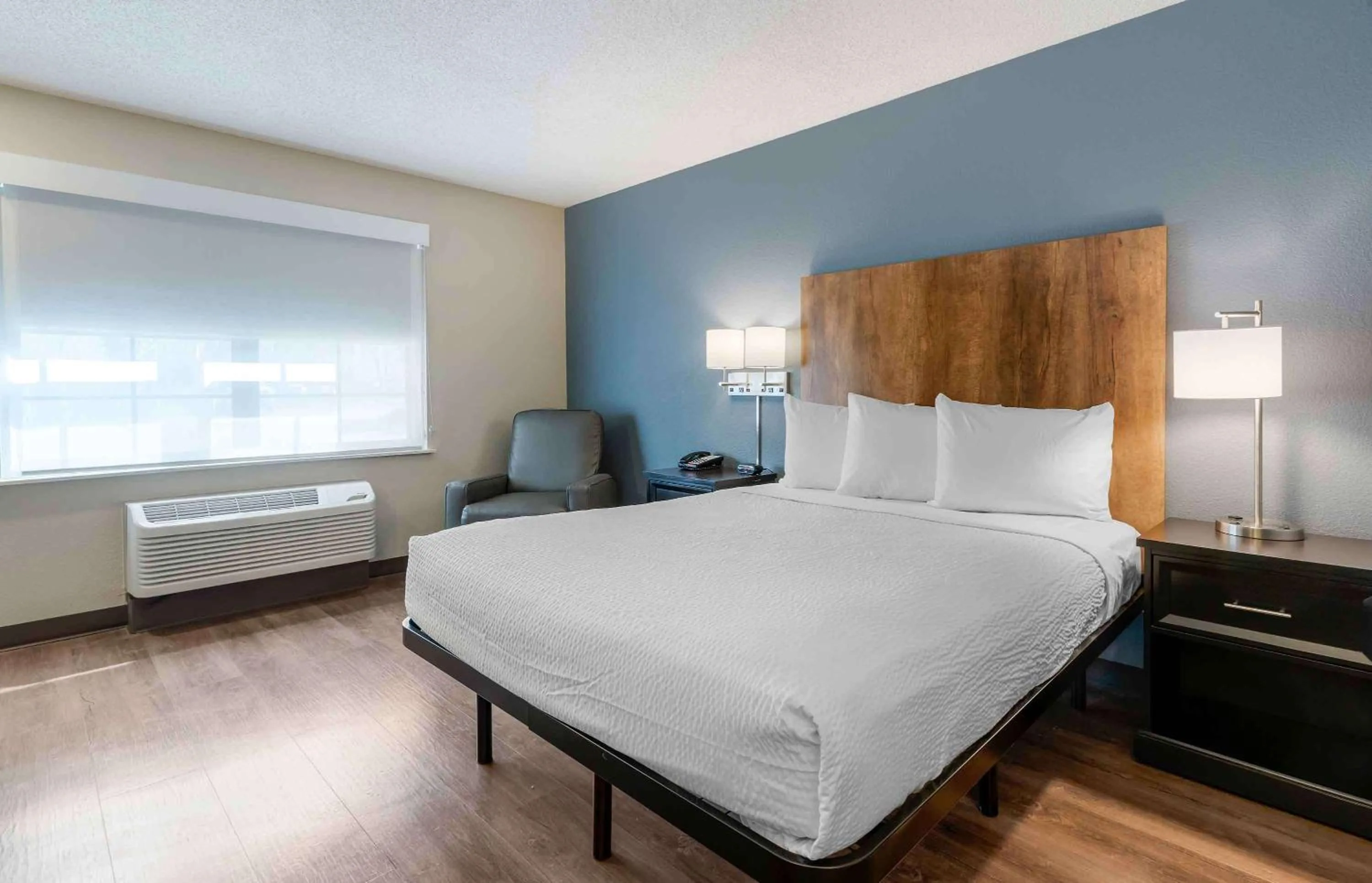 Bedroom, Bed in Extended Stay America Suites - San Jose - Edenvale - South