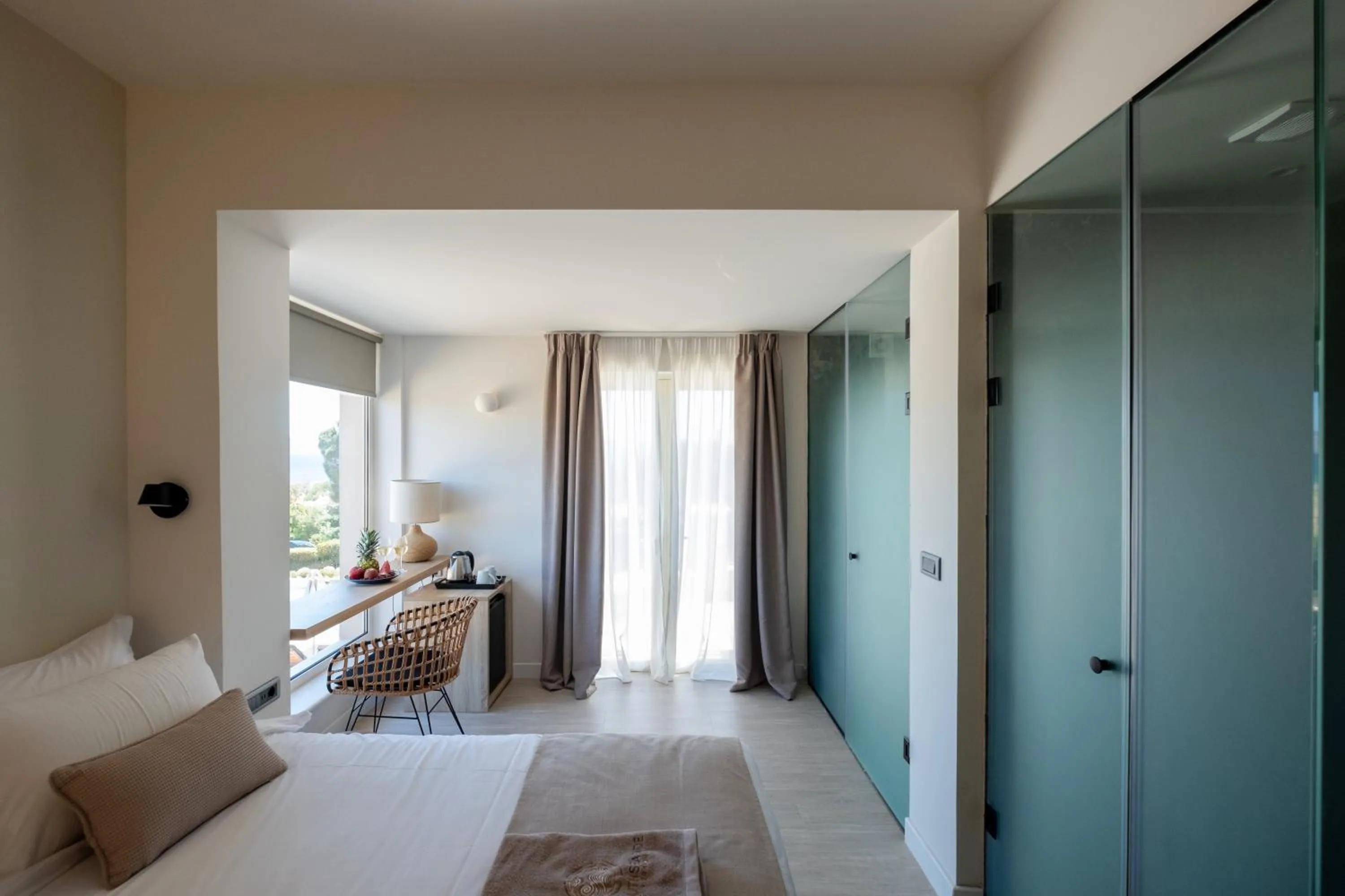 Photo of the whole room, Bed in 180 South Seaside Hotel