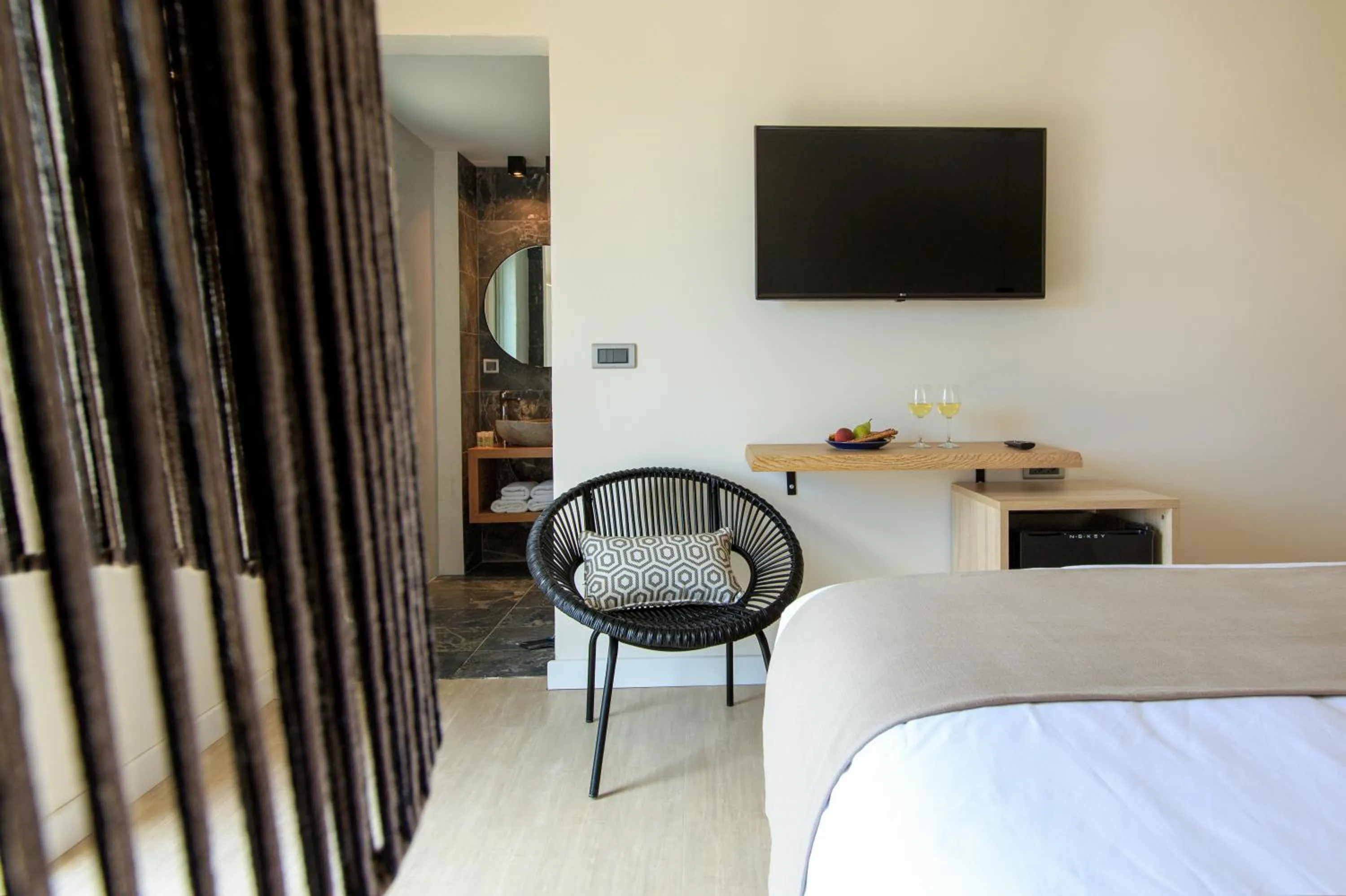 Bathroom, Bed in 180 South Seaside Hotel