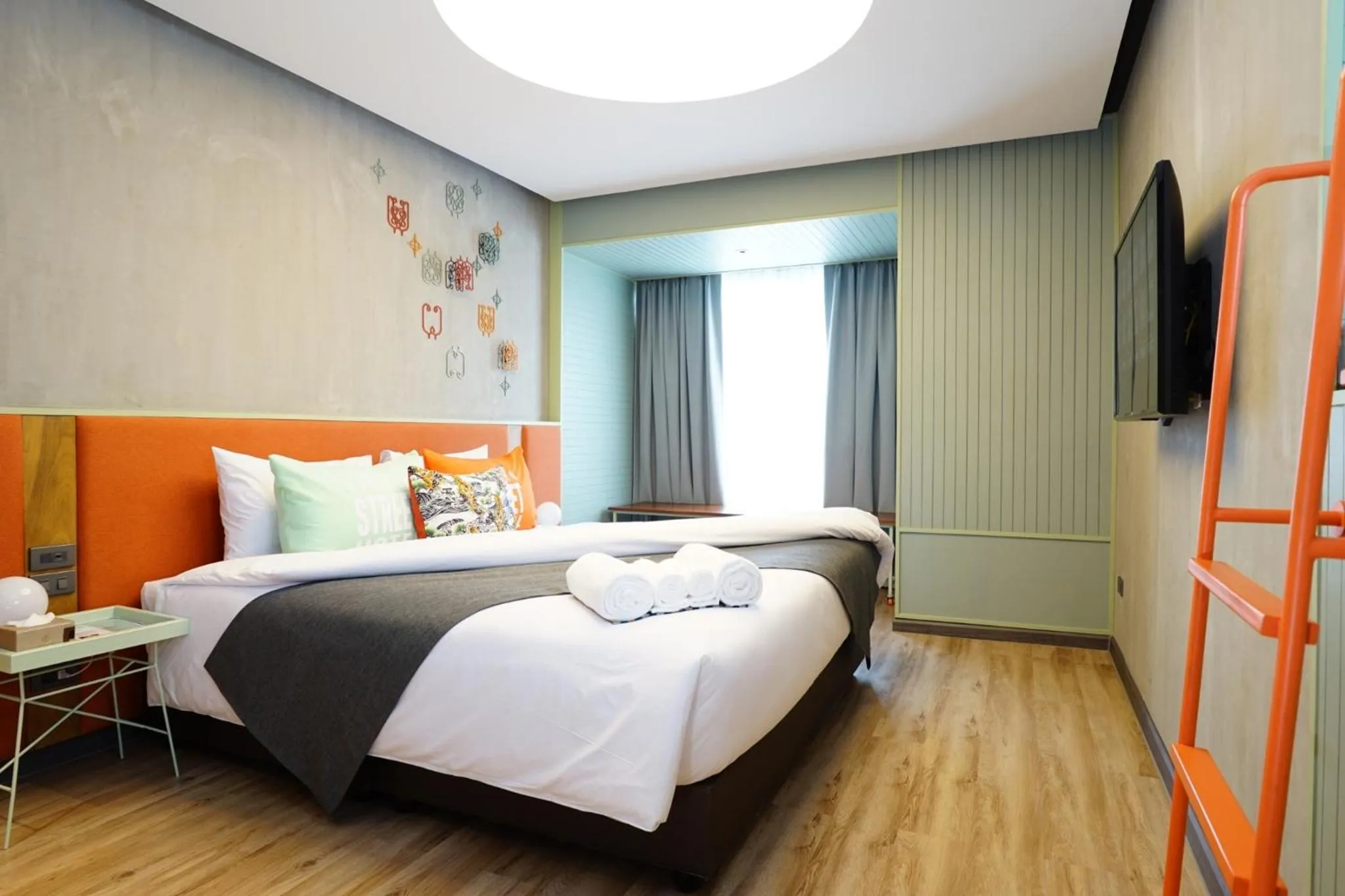 Bed in Samsen Street Hotel