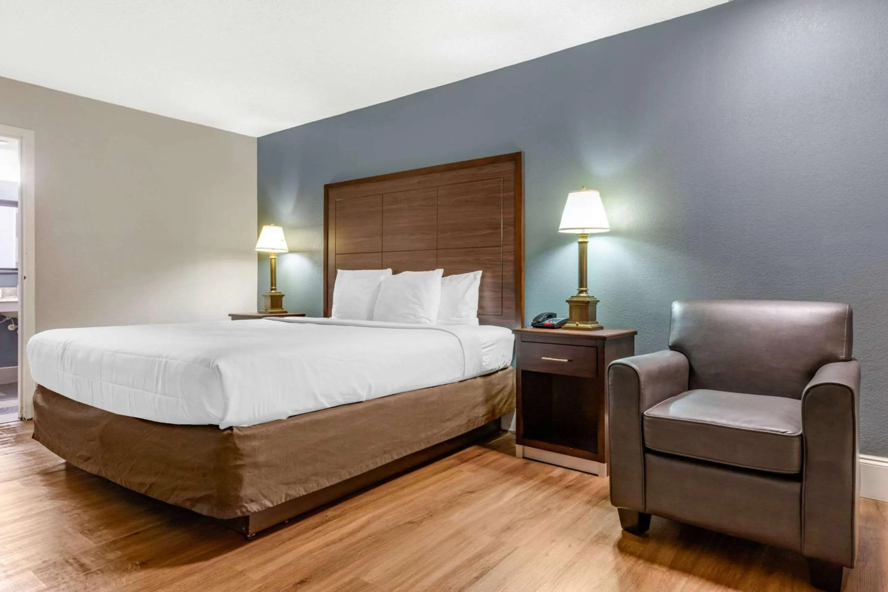 Photo of the whole room, Bed in Econo Lodge Rock Hill Northeast