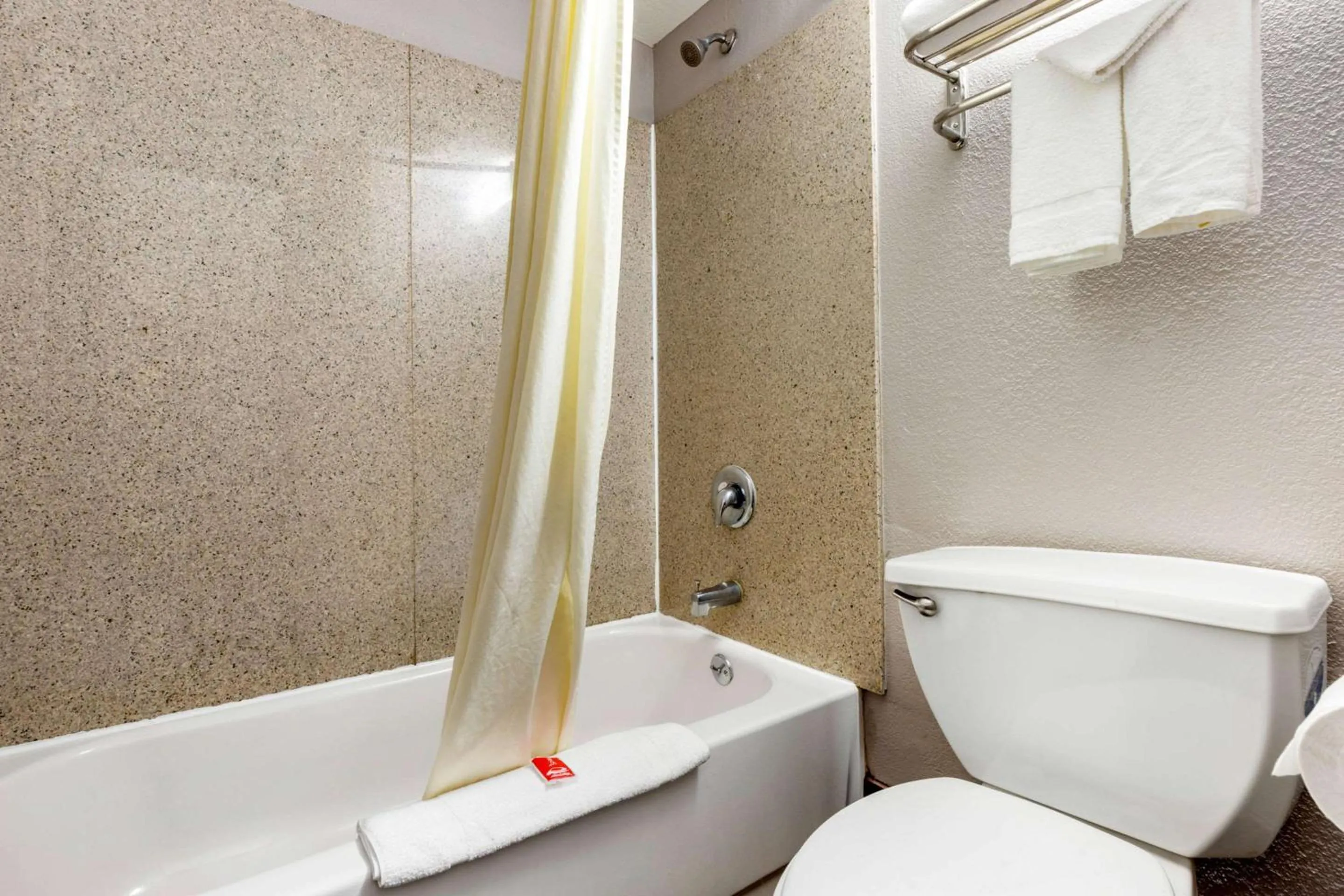 Bathroom in Econo Lodge Rock Hill Northeast