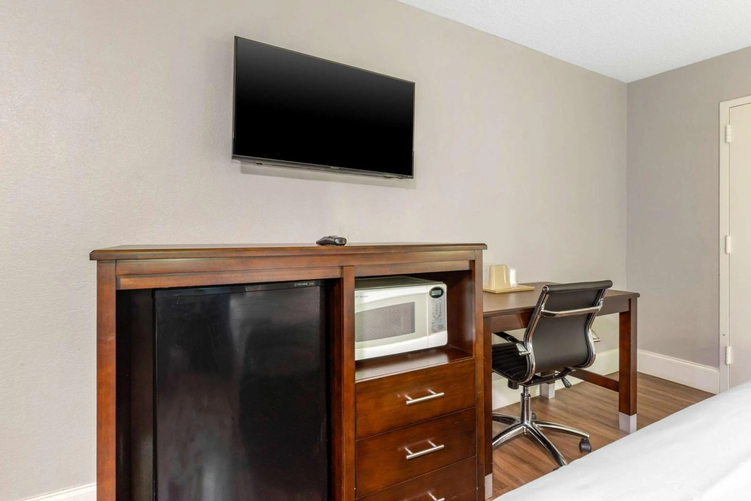 Photo of the whole room in Econo Lodge Rock Hill Northeast