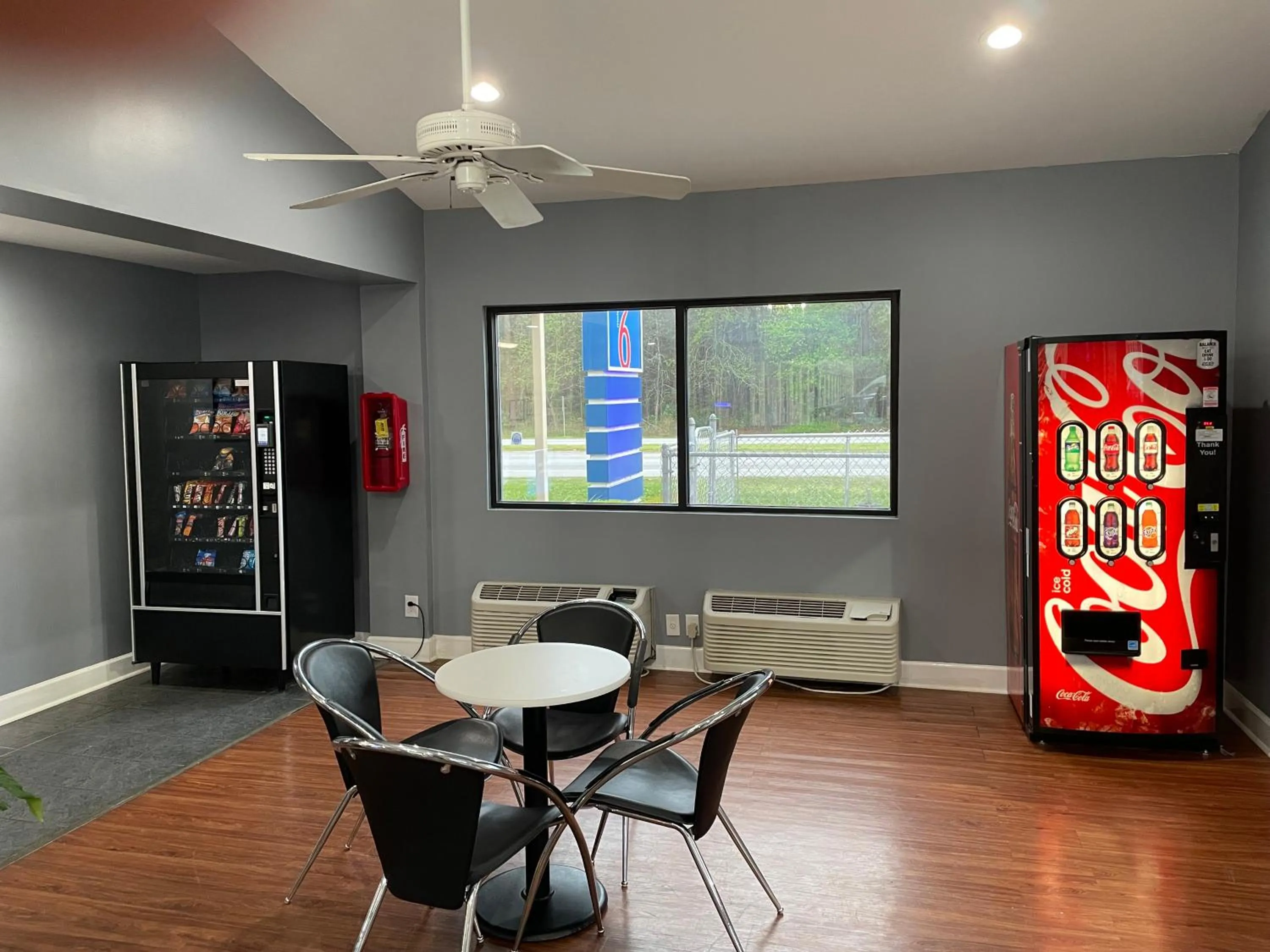 vending machine in Motel 6-Pooler, GA - Savannah Airport
