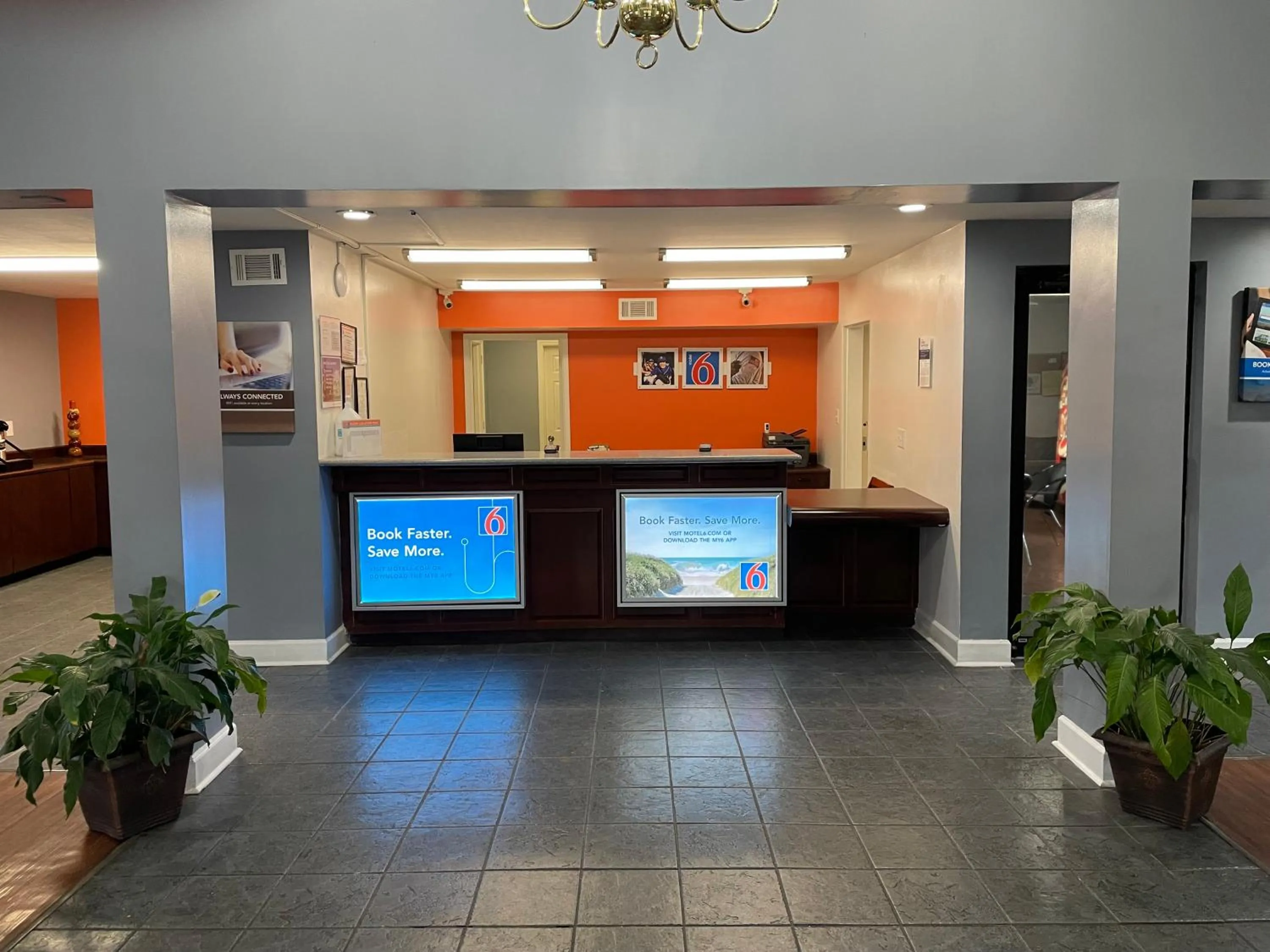 Lobby or reception in Motel 6-Pooler, GA - Savannah Airport