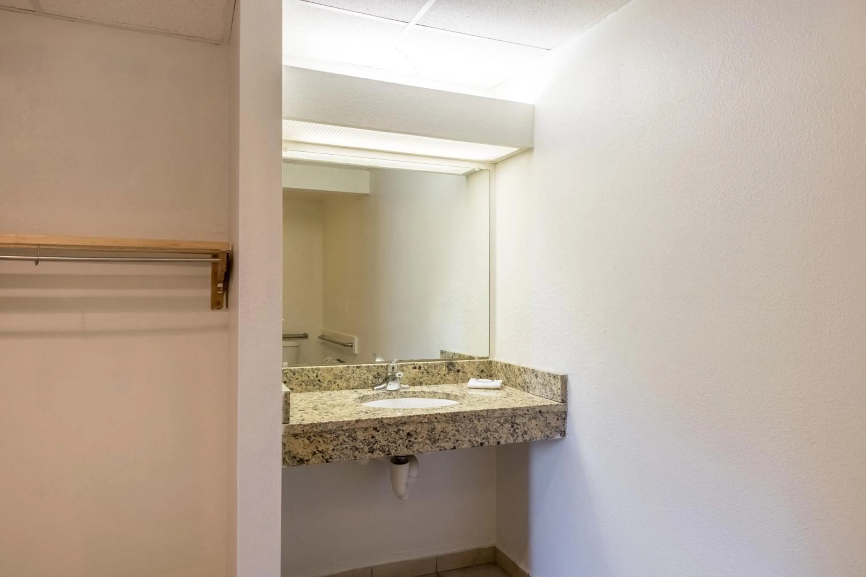 Bathroom in Motel 6-Pooler, GA - Savannah Airport