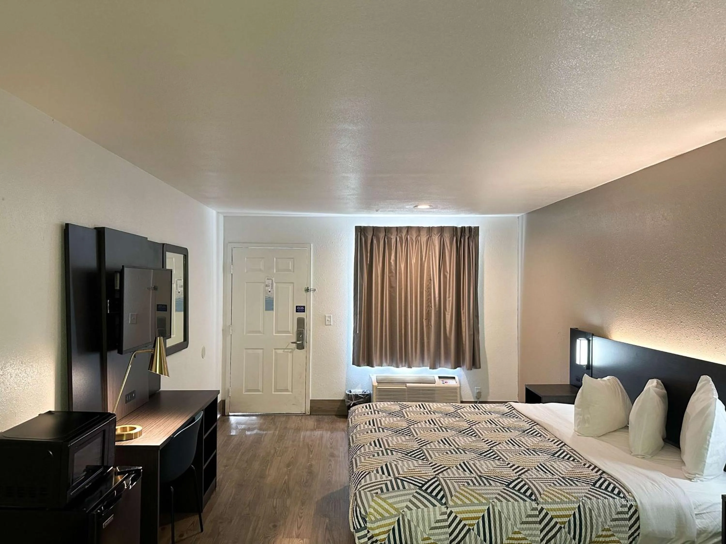 Bedroom, Bed in Motel 6-Pooler, GA - Savannah Airport