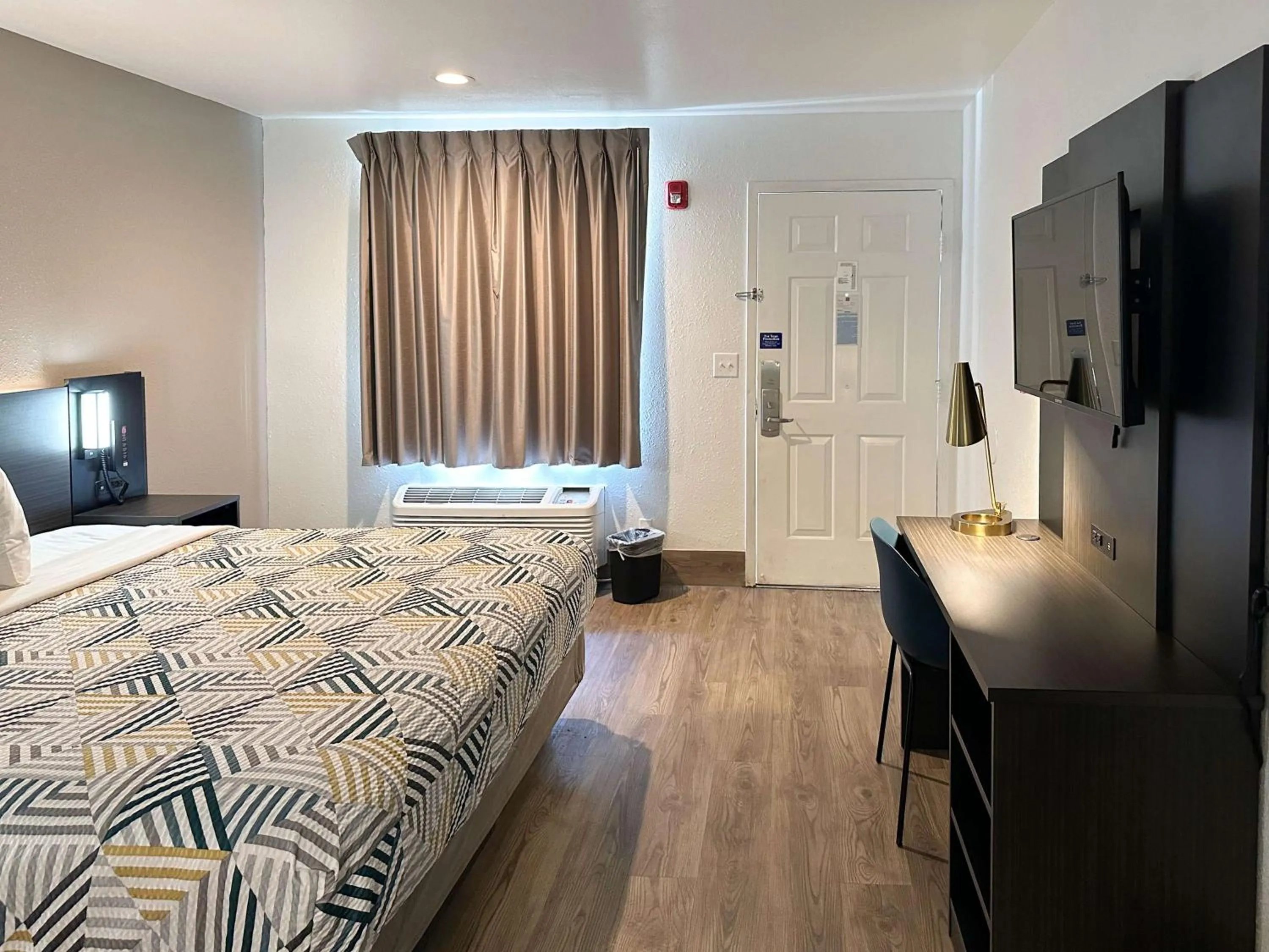 Bedroom, Bed in Motel 6-Pooler, GA - Savannah Airport