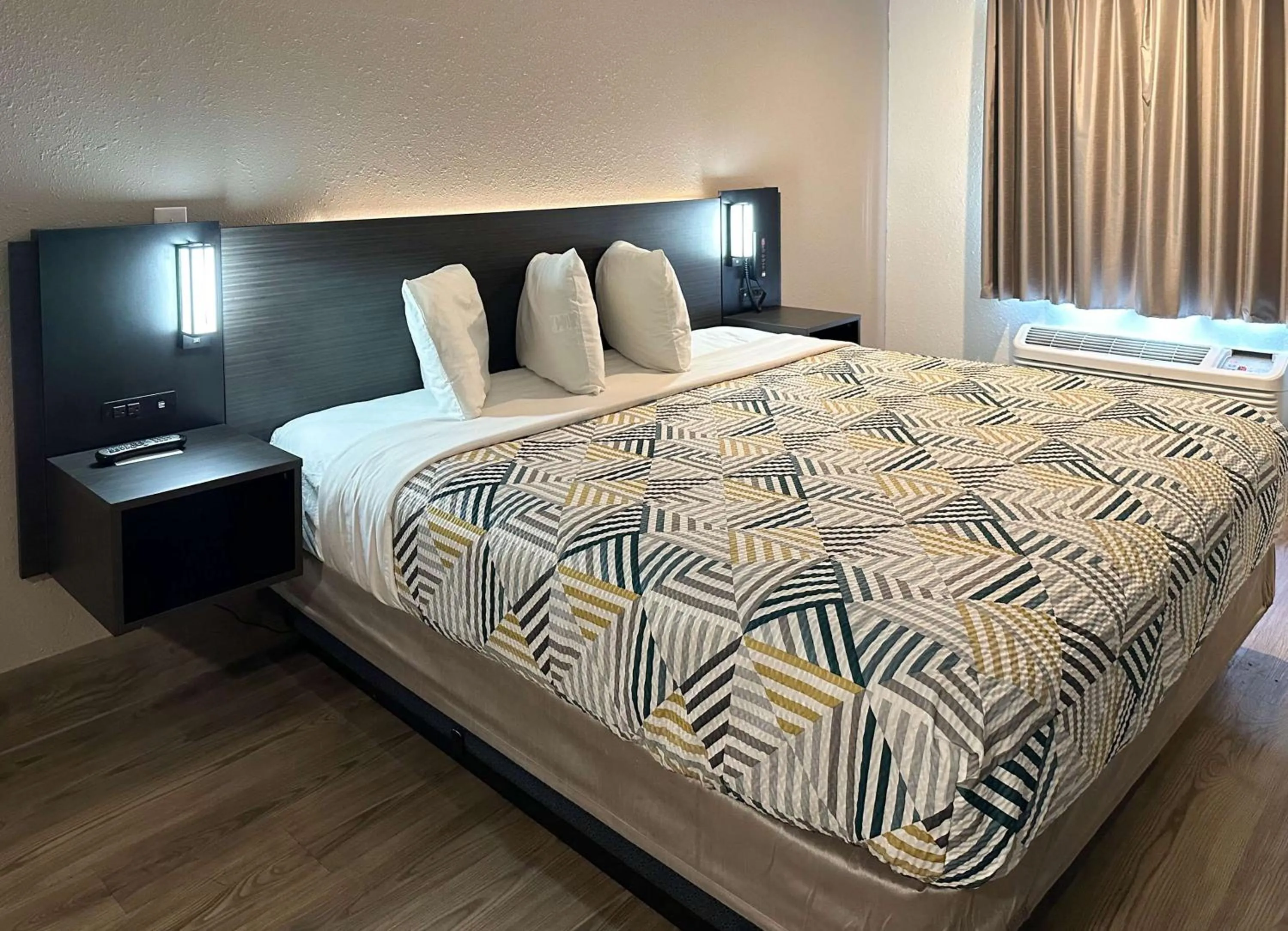 Bedroom, Bed in Motel 6-Pooler, GA - Savannah Airport