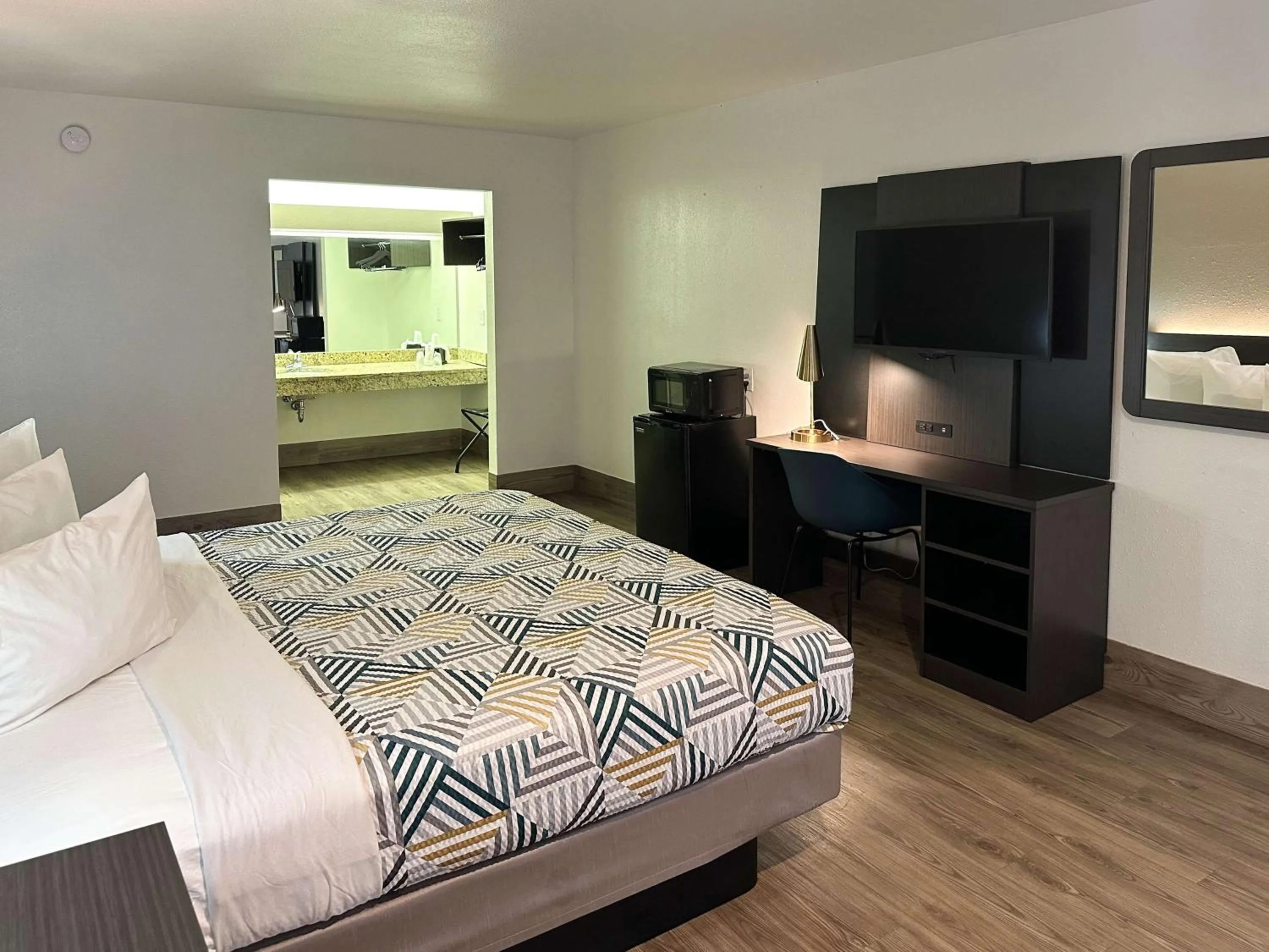 Bedroom, Bed in Motel 6-Pooler, GA - Savannah Airport