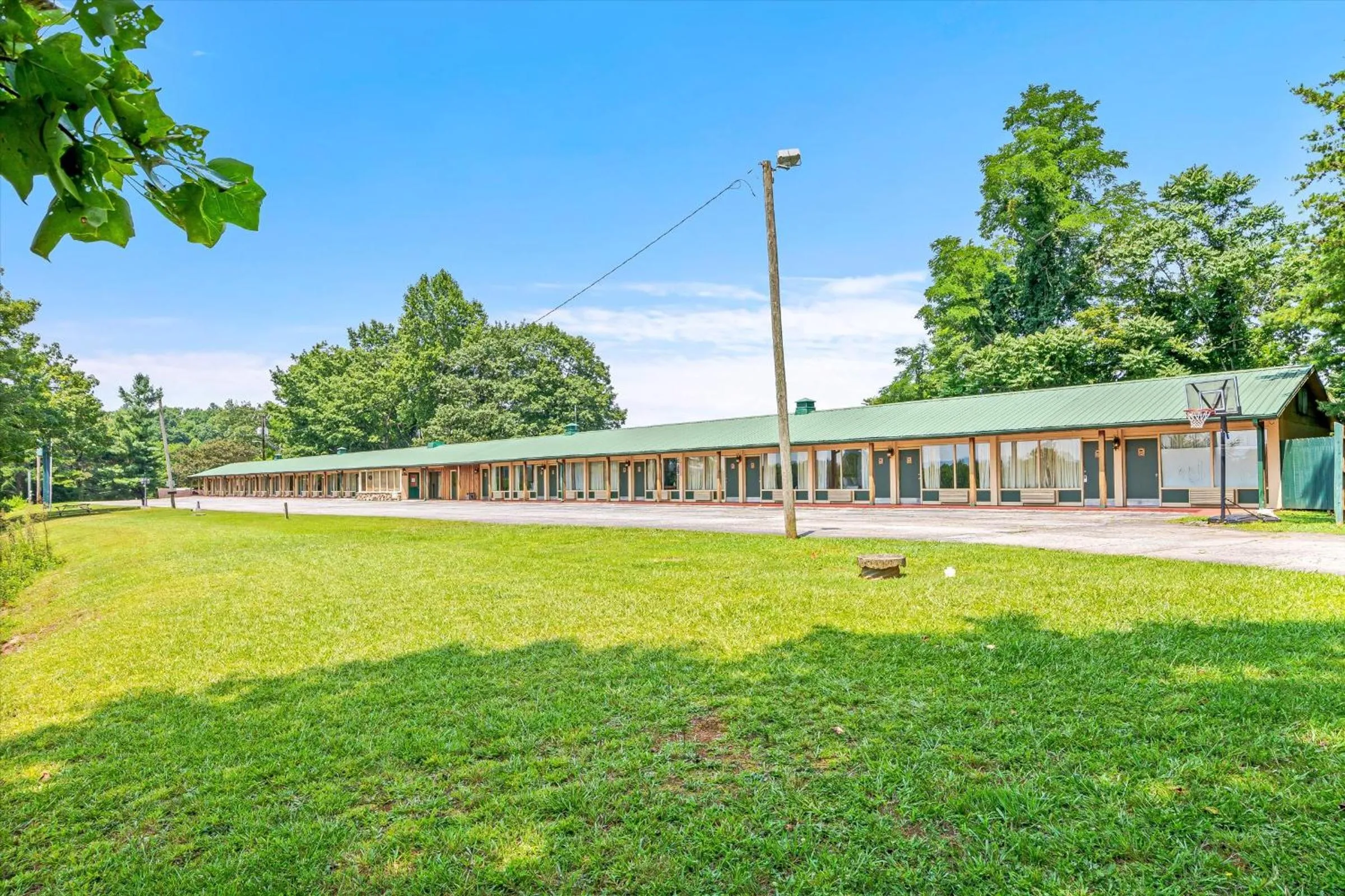 Property building in Early Blue Motel