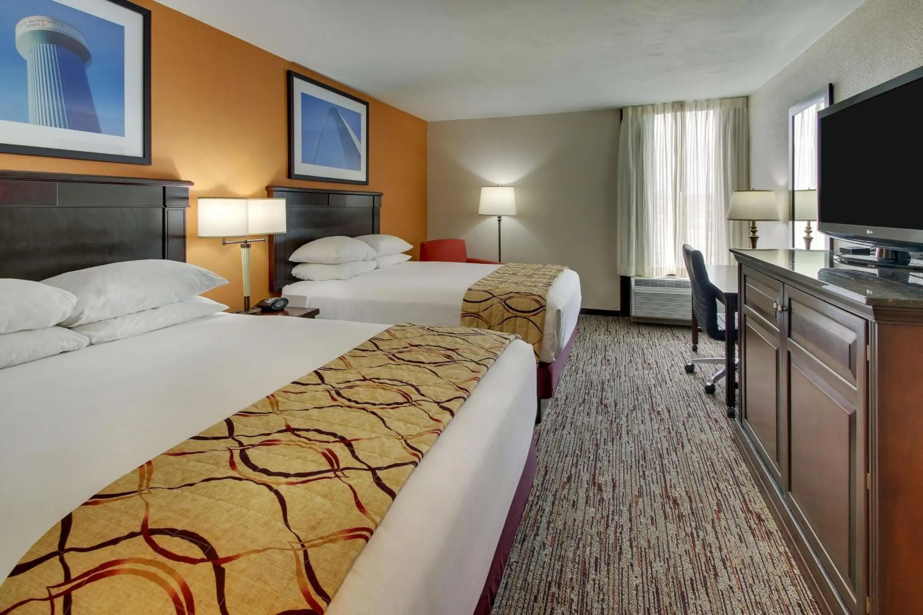 Deluxe Queen Room with Two Queen Beds - Accessible, Tub in Pear Tree Inn St. Louis - Arnold Deluxe Queen Room with Two Queen Beds - Accessible, Tub in Pear Tree Inn St. Louis - Arnold