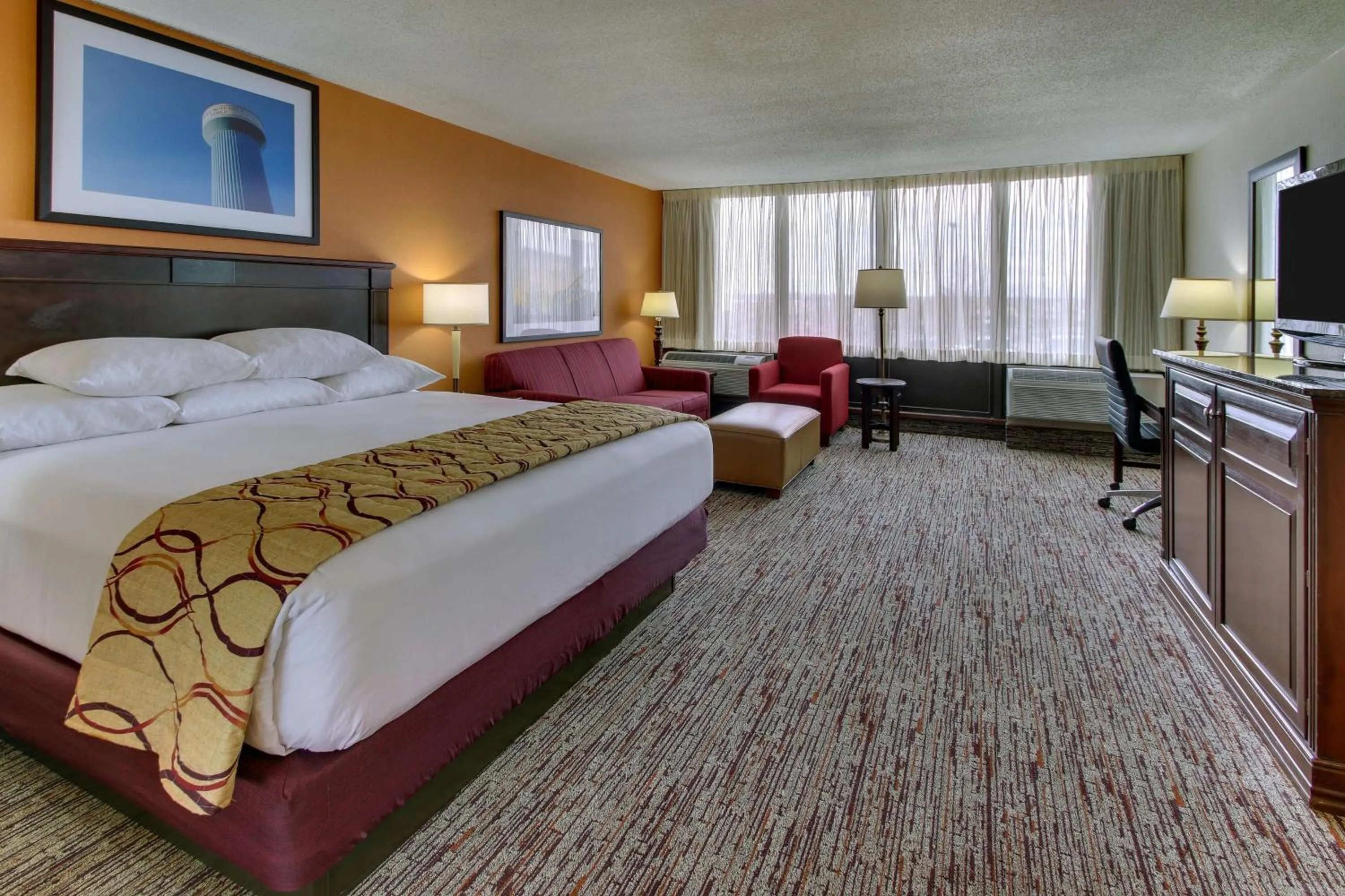 Photo of the whole room, Bed in Pear Tree Inn St. Louis - Arnold