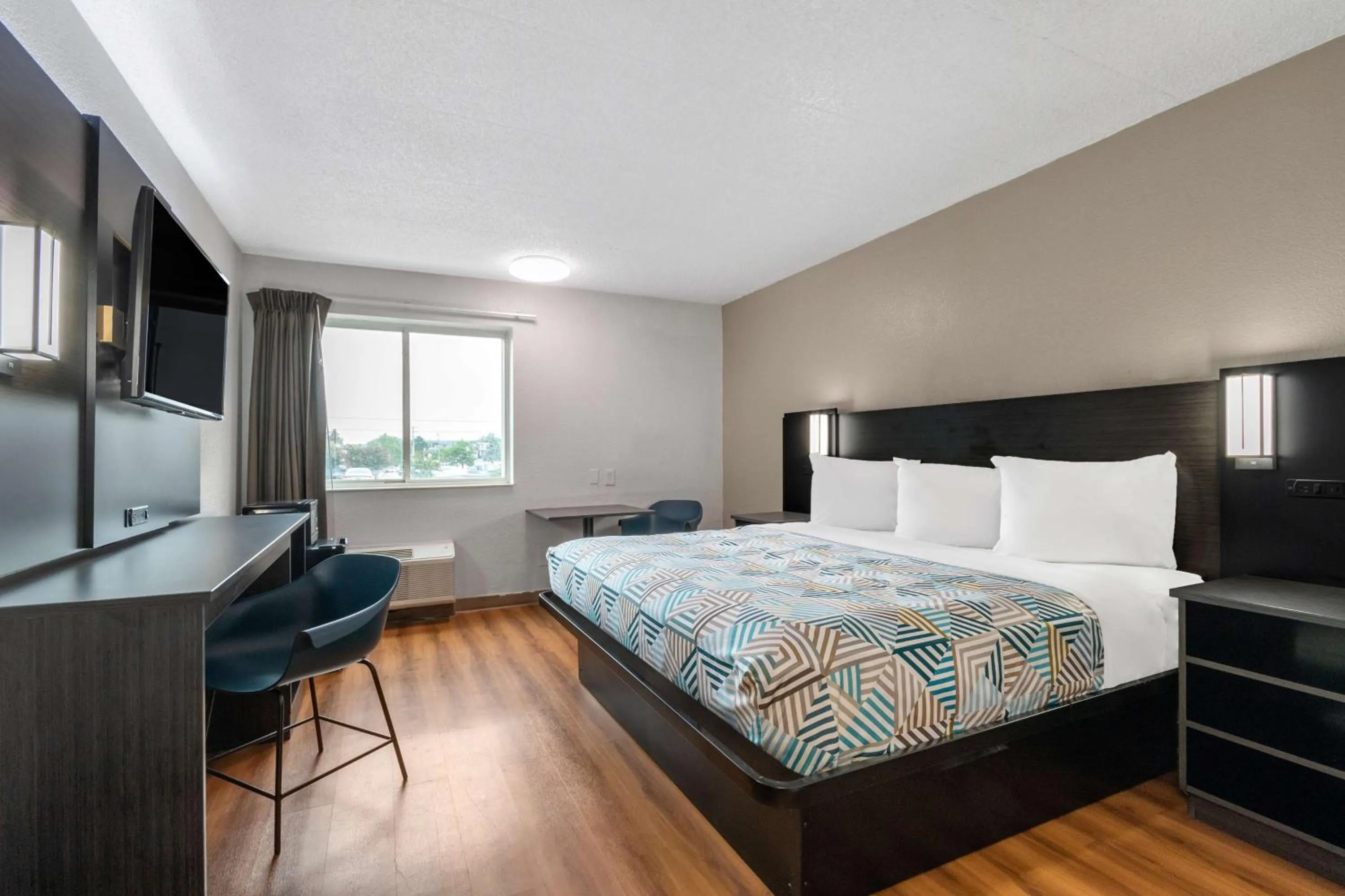 Bedroom, Bed in Motel 6-York, PA - North