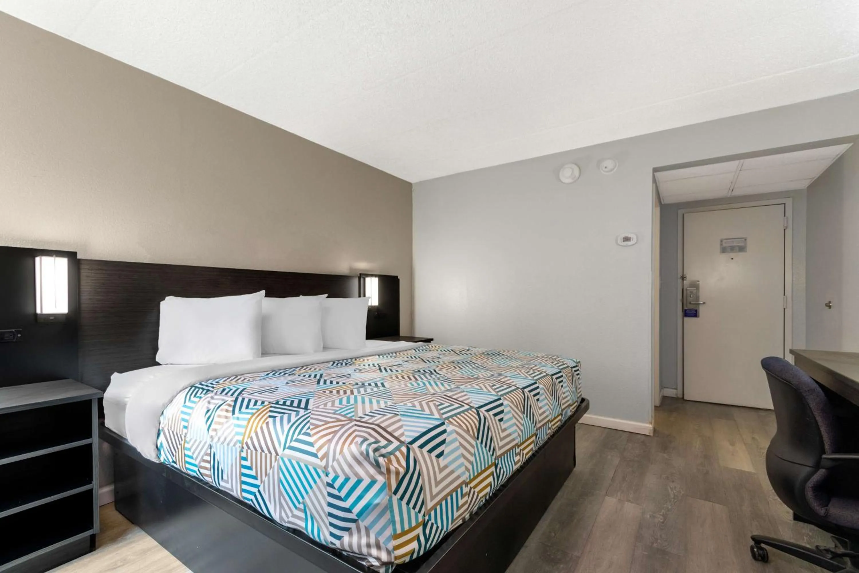 Bedroom, Bed in Motel 6-York, PA - North