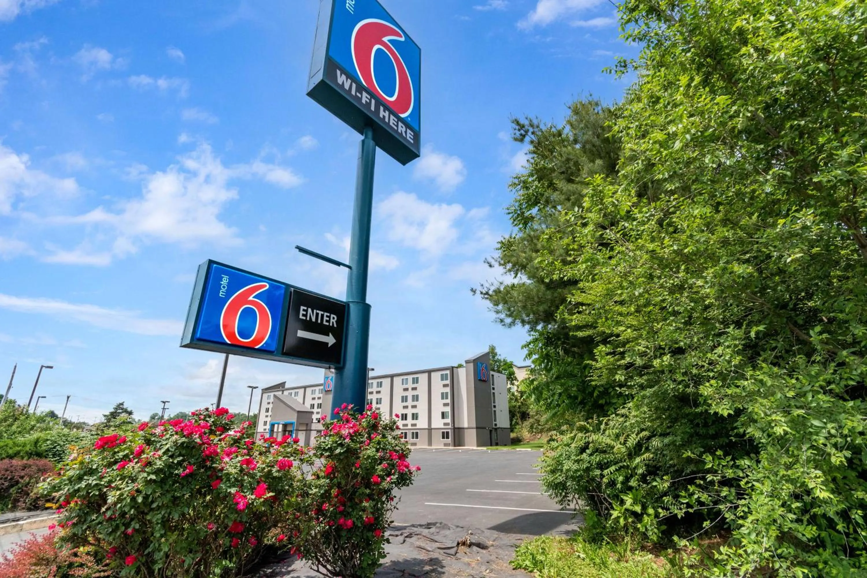 Property building in Motel 6-York, PA - North