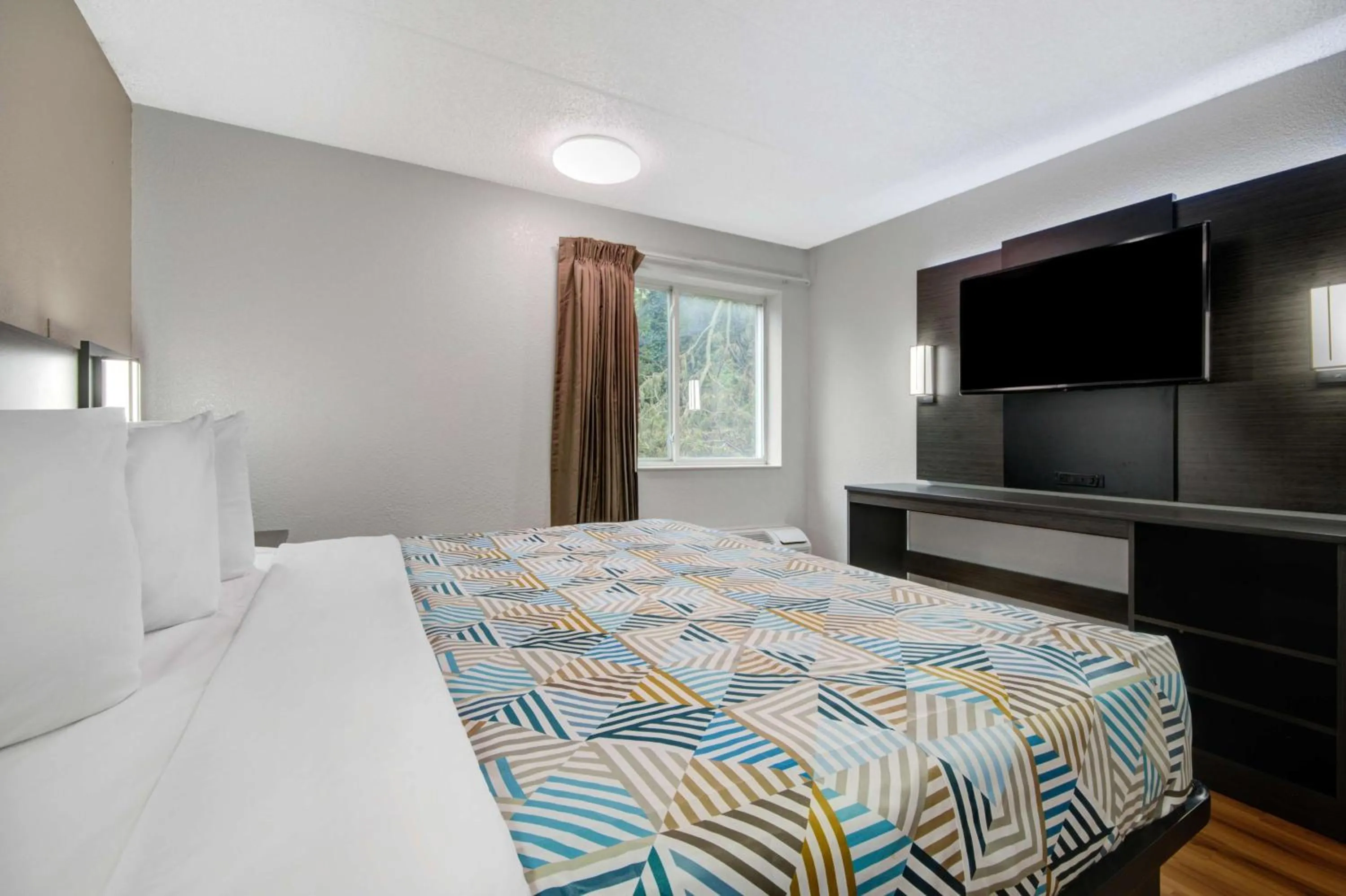 Bedroom, Bed in Motel 6-York, PA - North