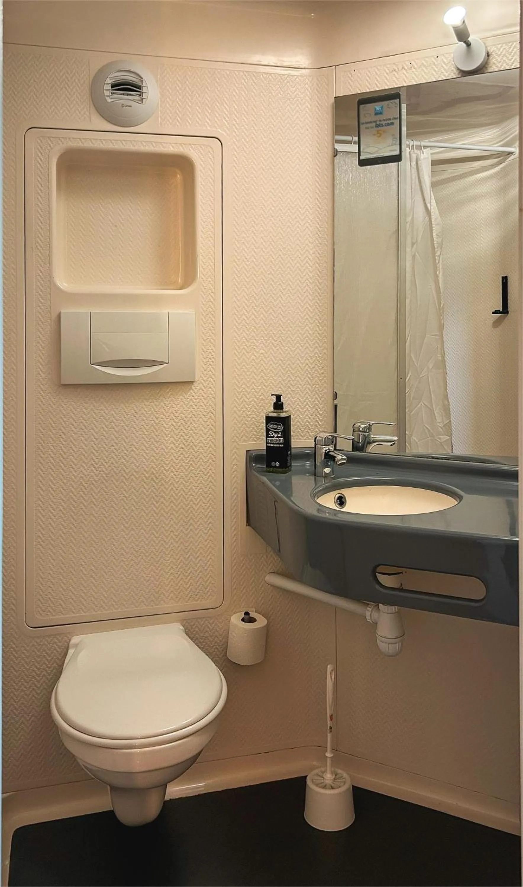 Bathroom in ibis budget Belfort Centre