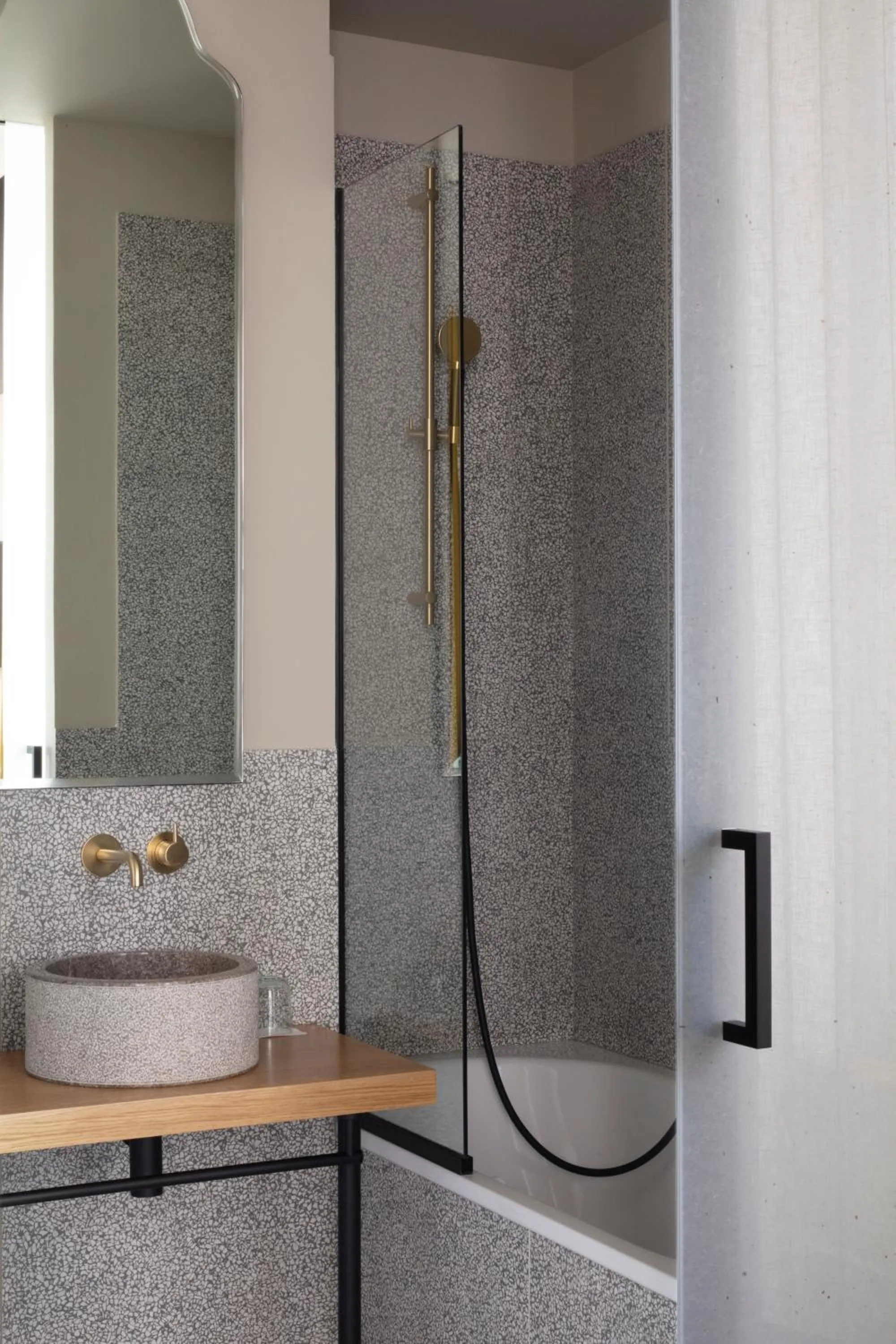 Bathroom in Hôtel de l'Abbaye Lyon - Boutique Hôtel