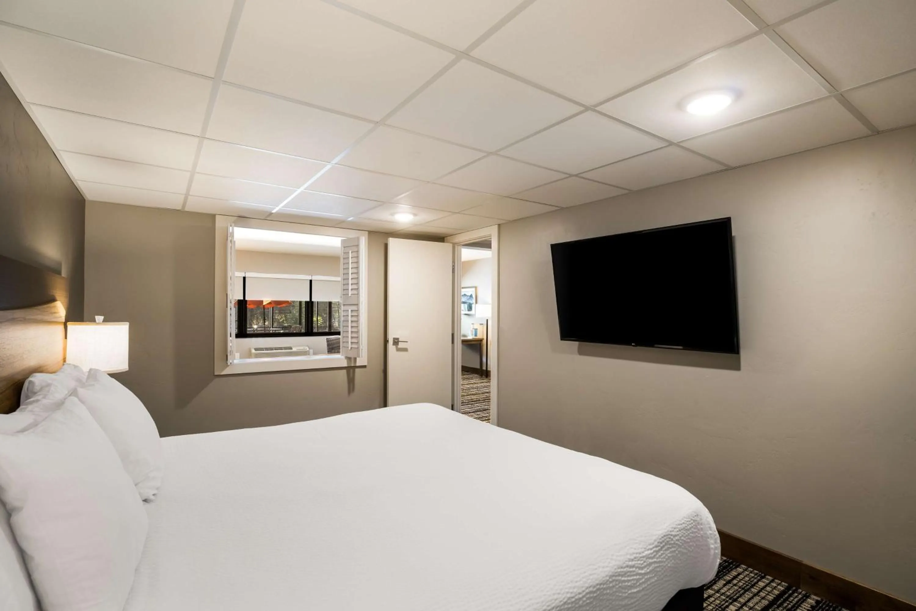 Photo of the whole room, Bed in Best Western Antlers at Glenwood Springs