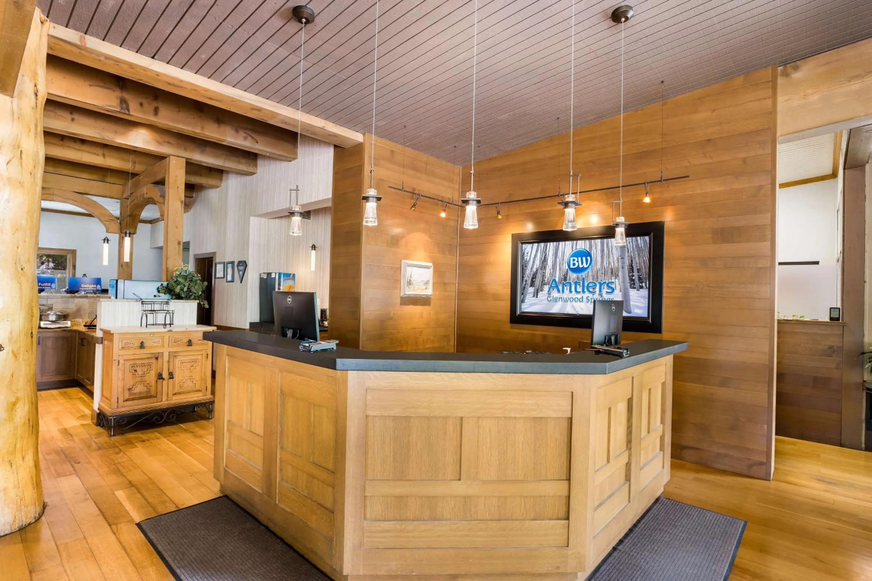 Lobby or reception in Best Western Antlers at Glenwood Springs