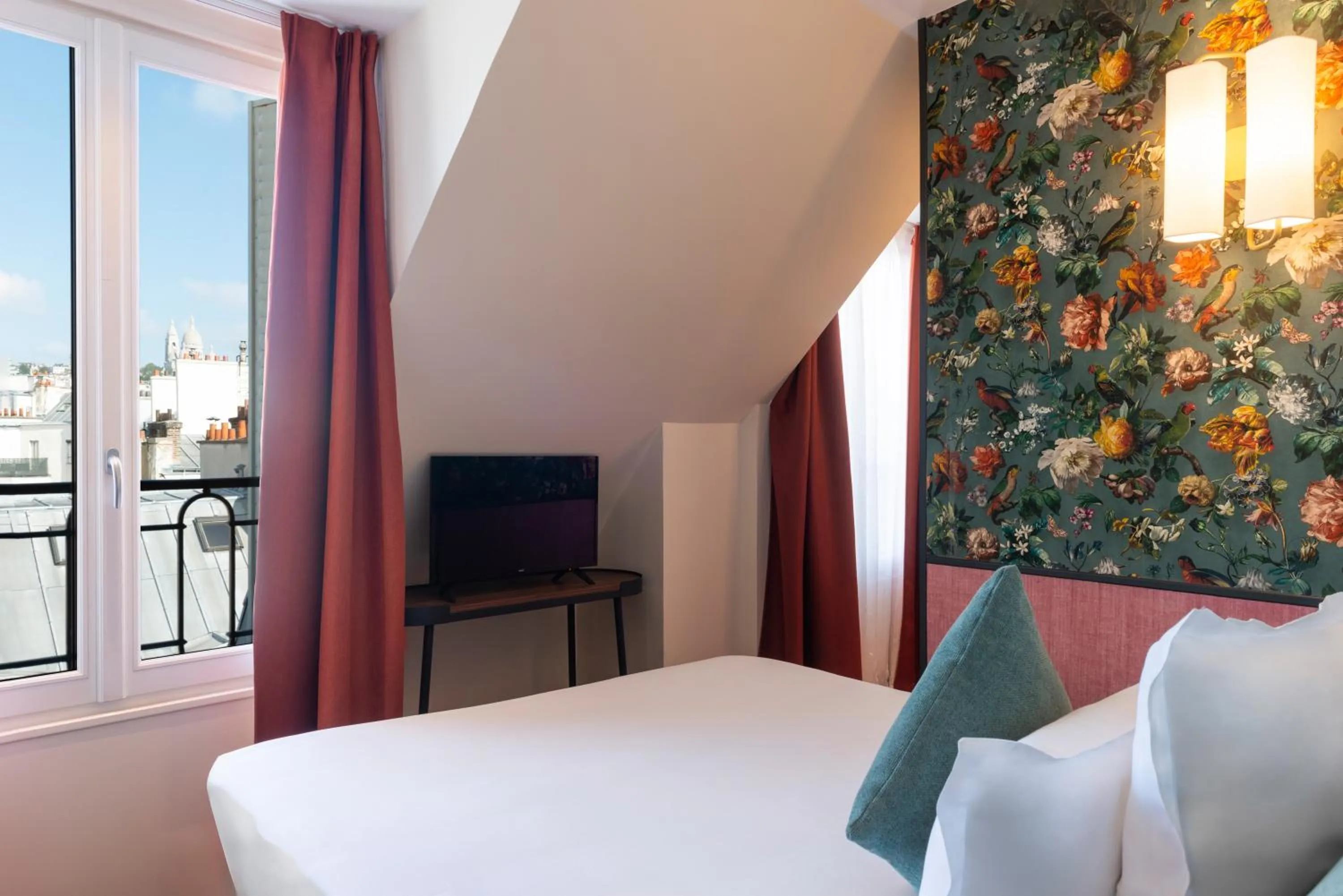 Bedroom, Bed in Hôtel Brittany