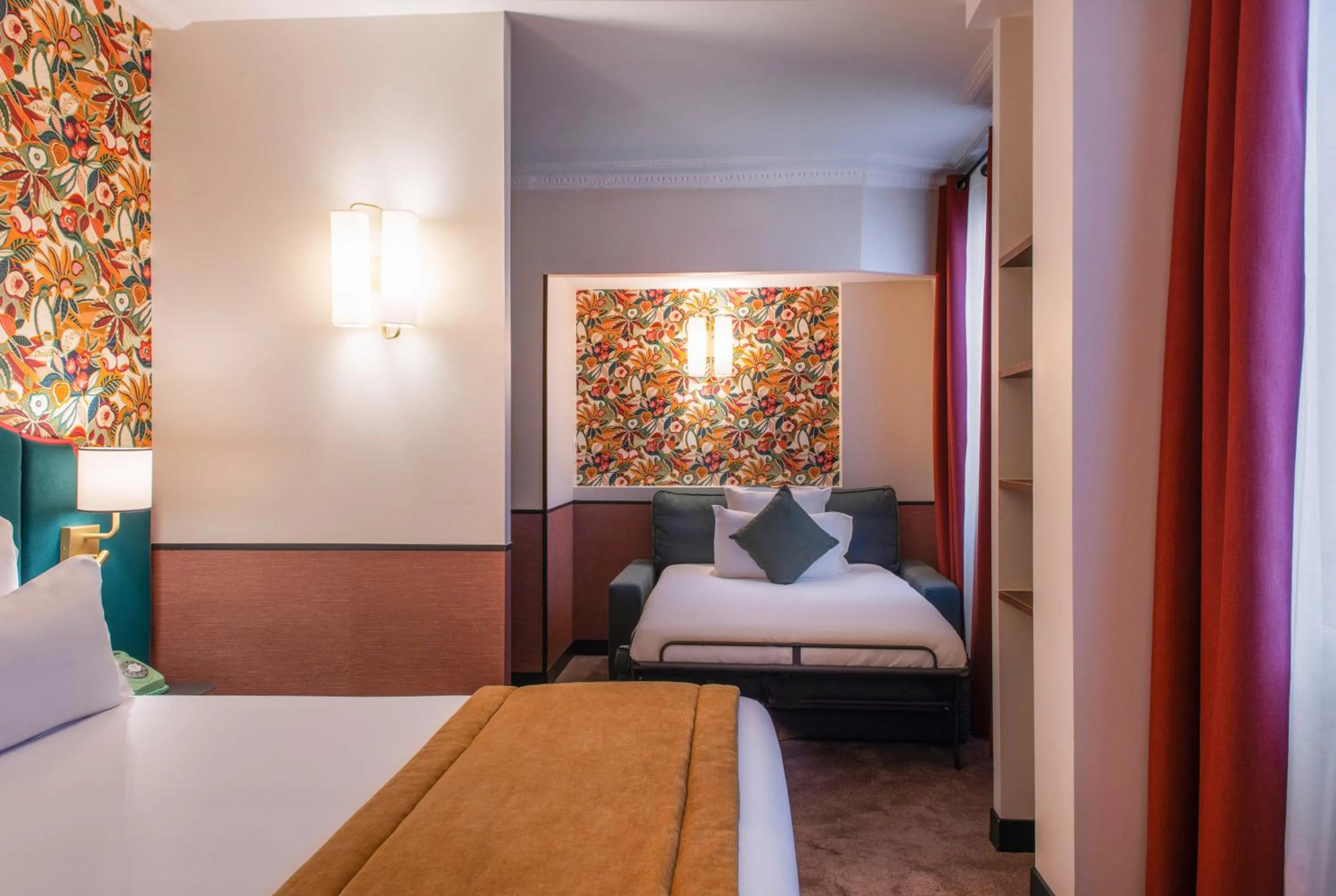 Bedroom, Bed in Hôtel Brittany