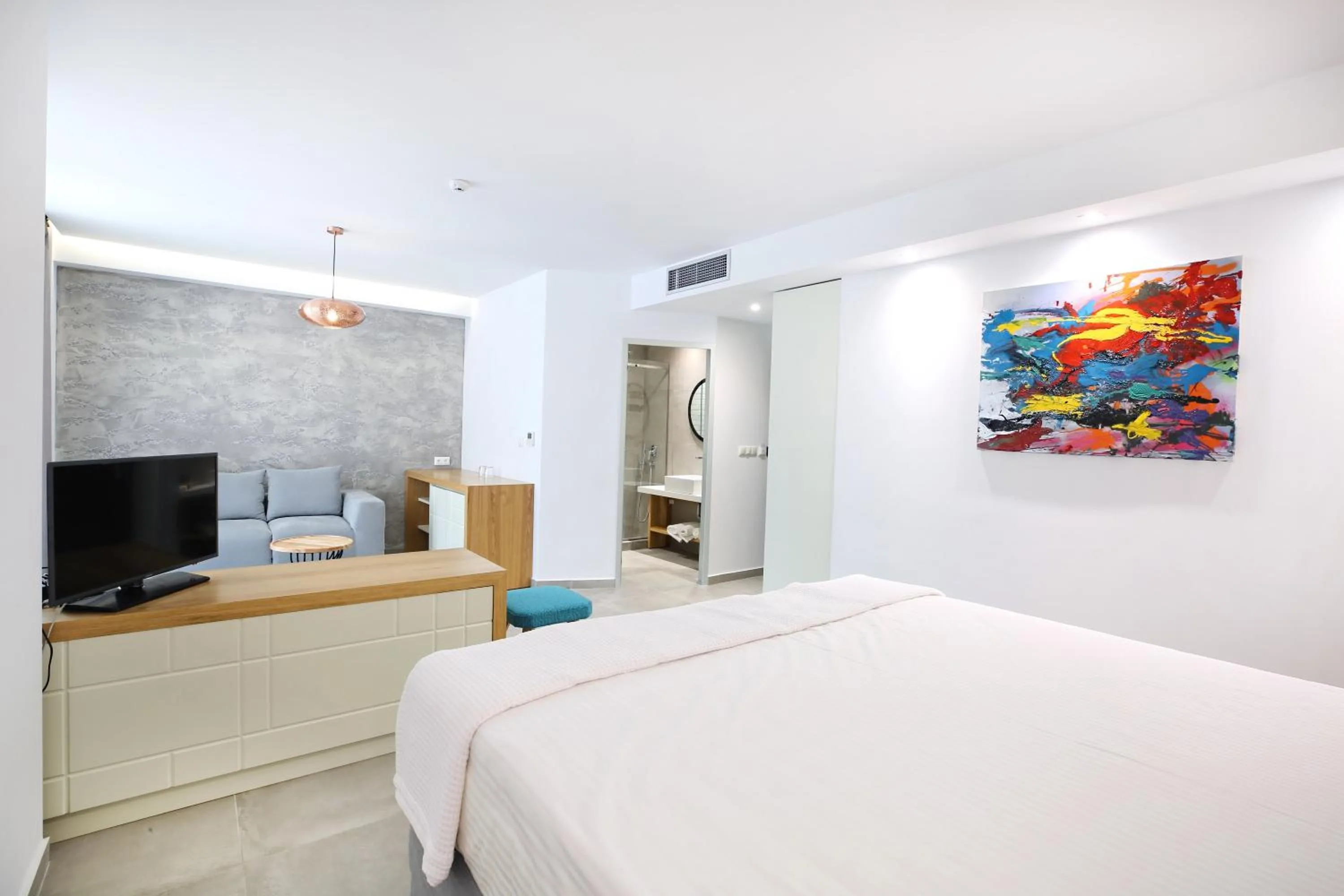 Photo of the whole room in Senso Suites