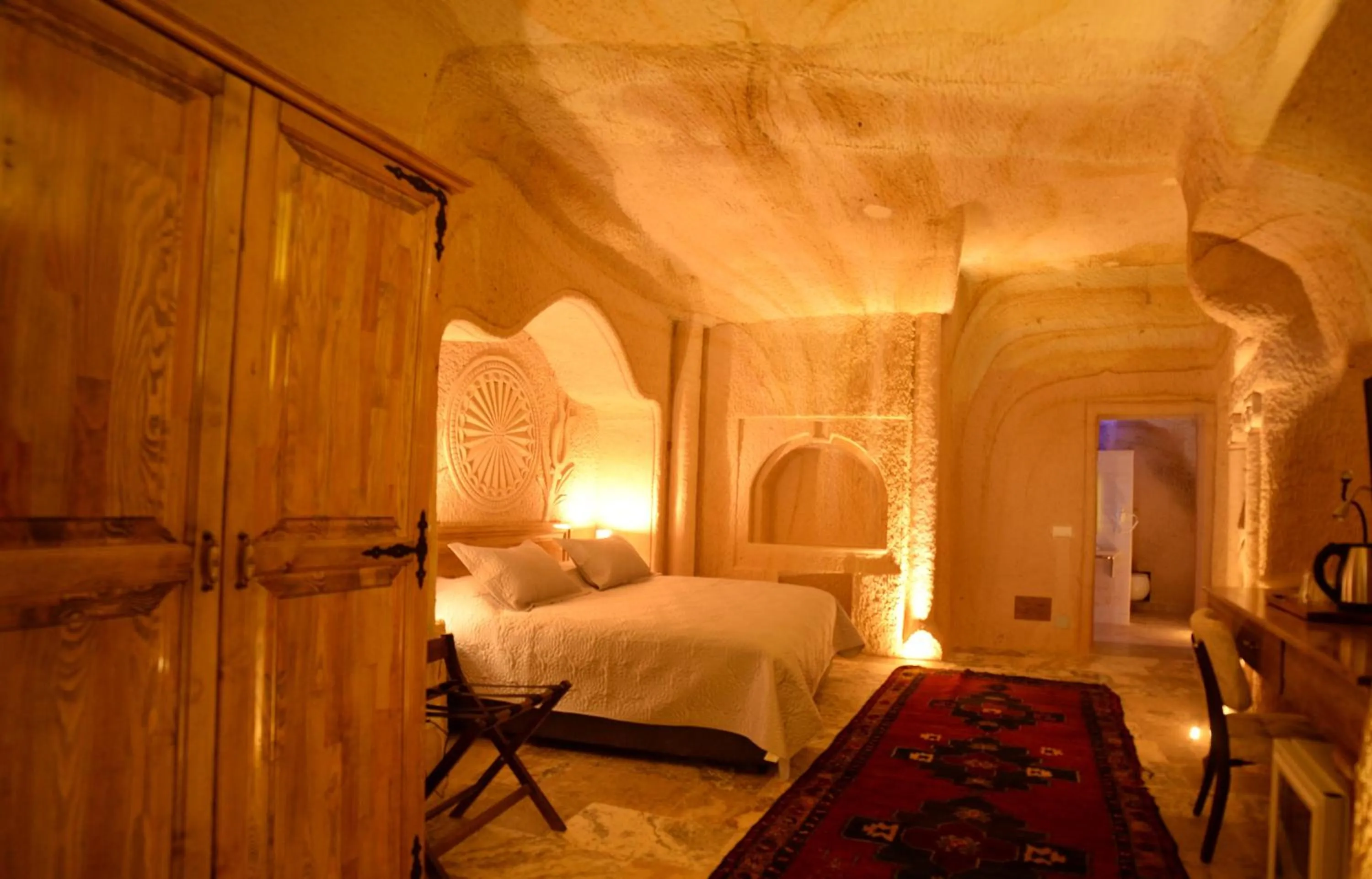 Bed in Crassus Cave Hotel