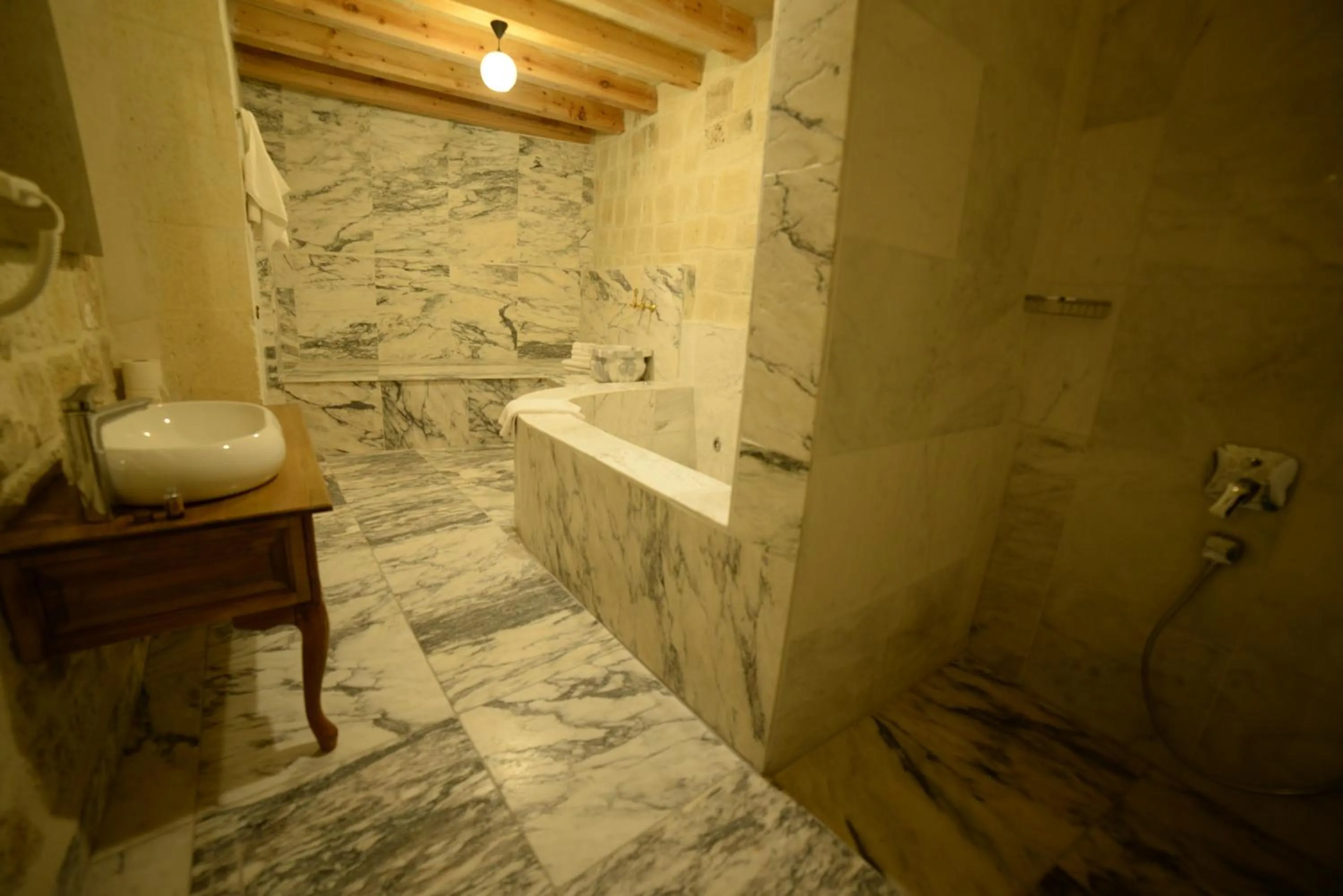 Shower in Crassus Cave Hotel