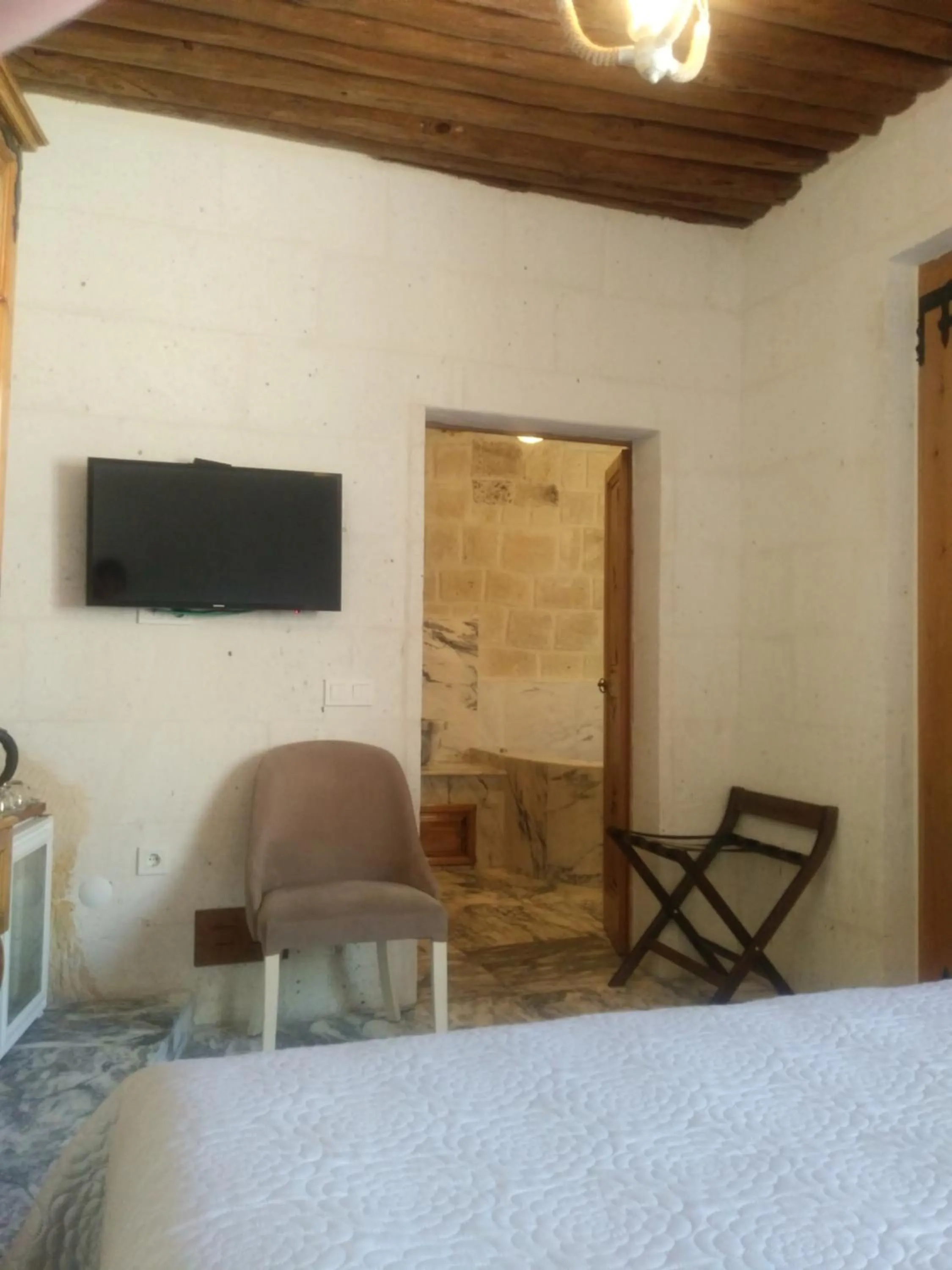 Bed in Crassus Cave Hotel