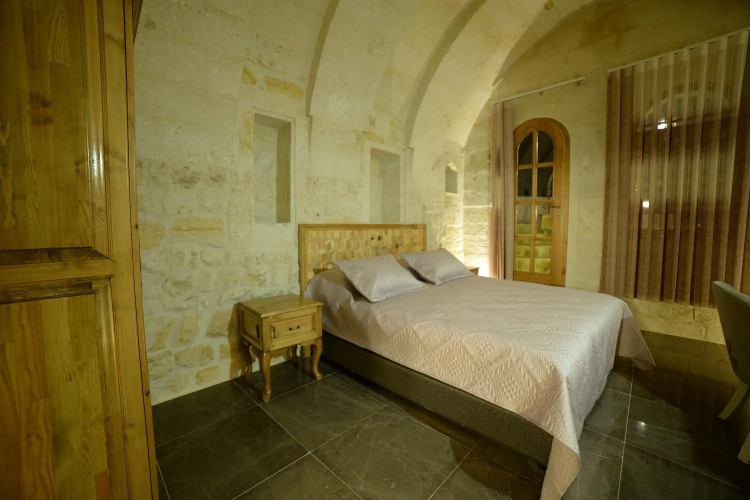 Bed in Crassus Cave Hotel