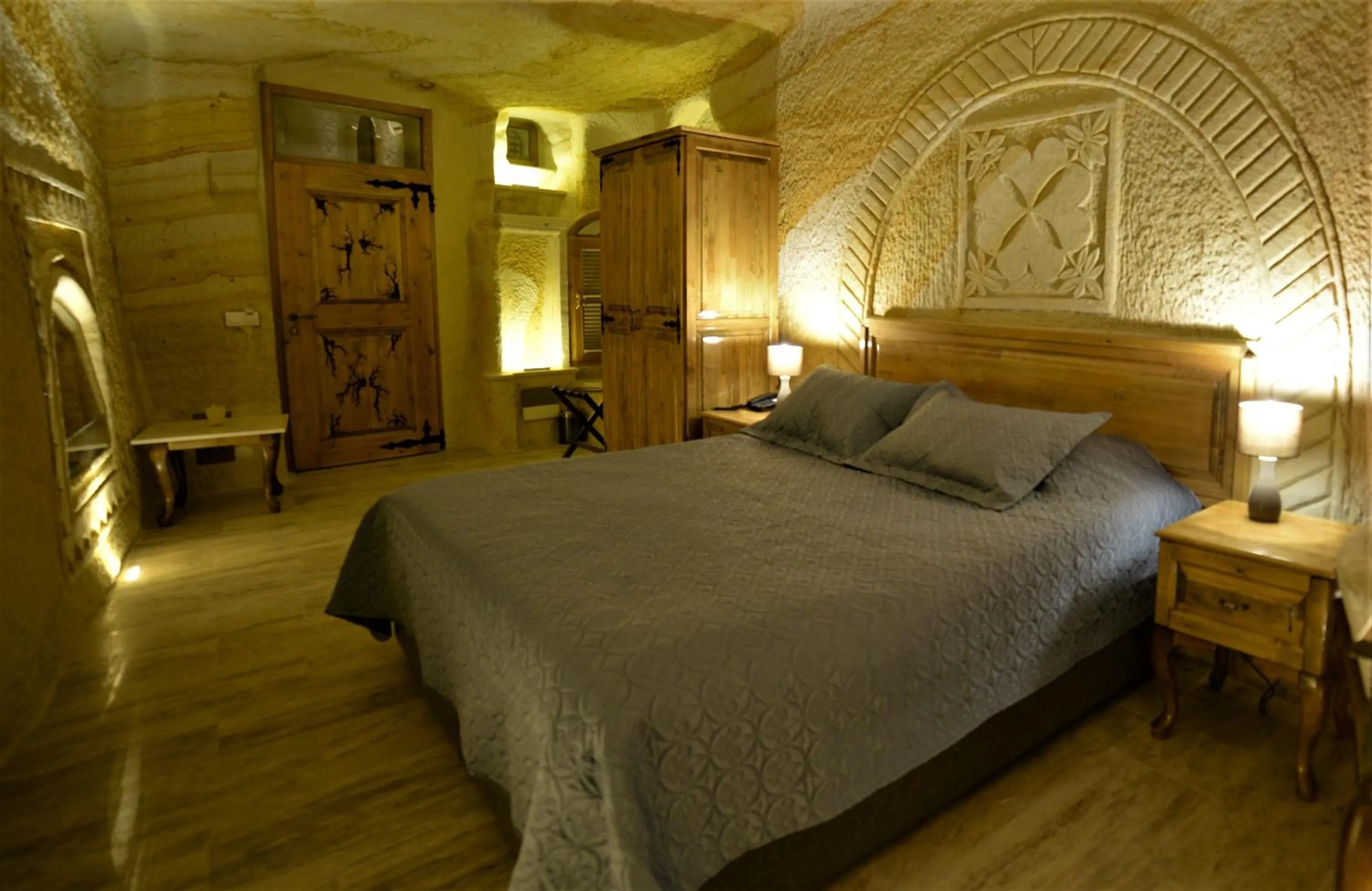Bed in Crassus Cave Hotel