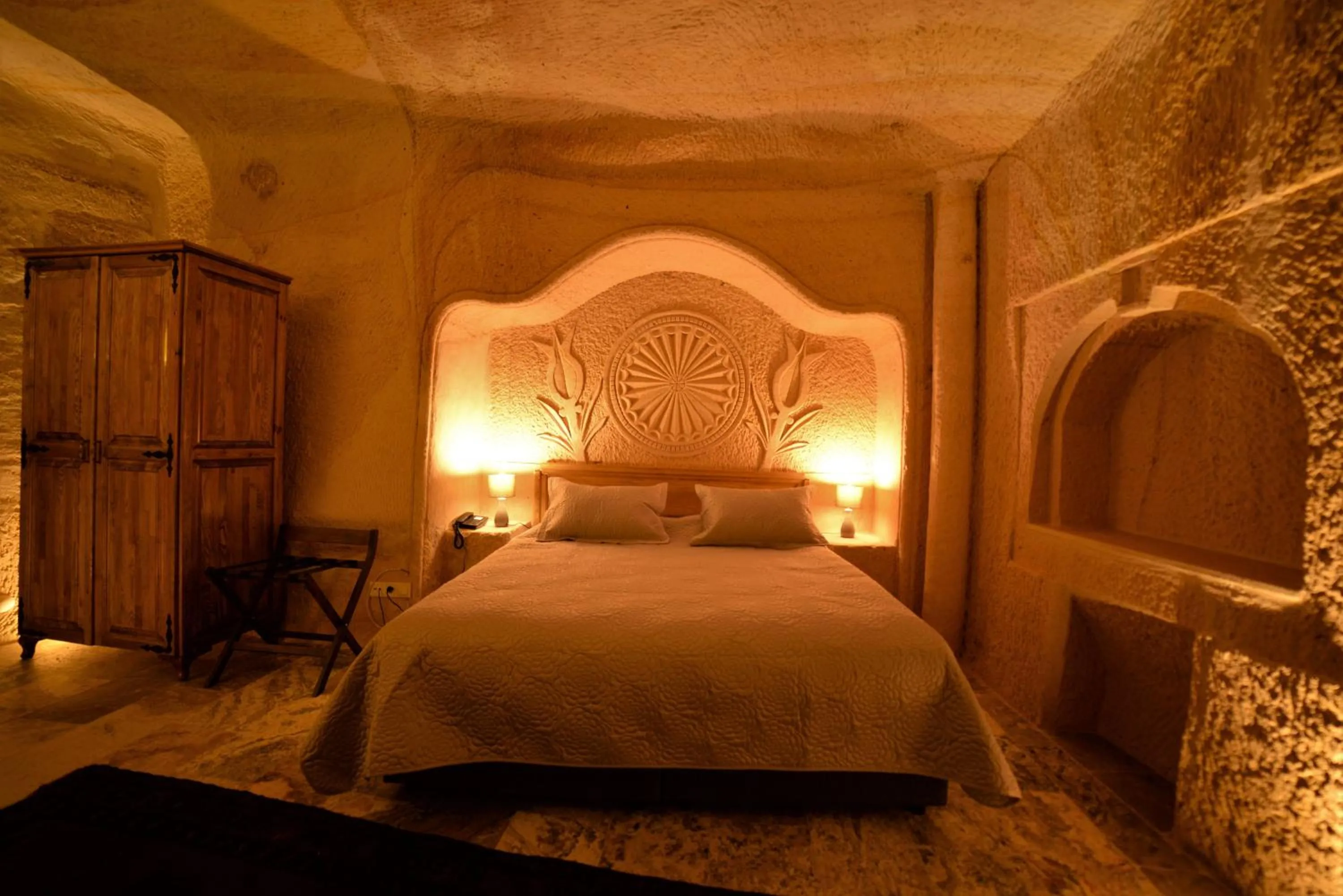 Bed in Crassus Cave Hotel