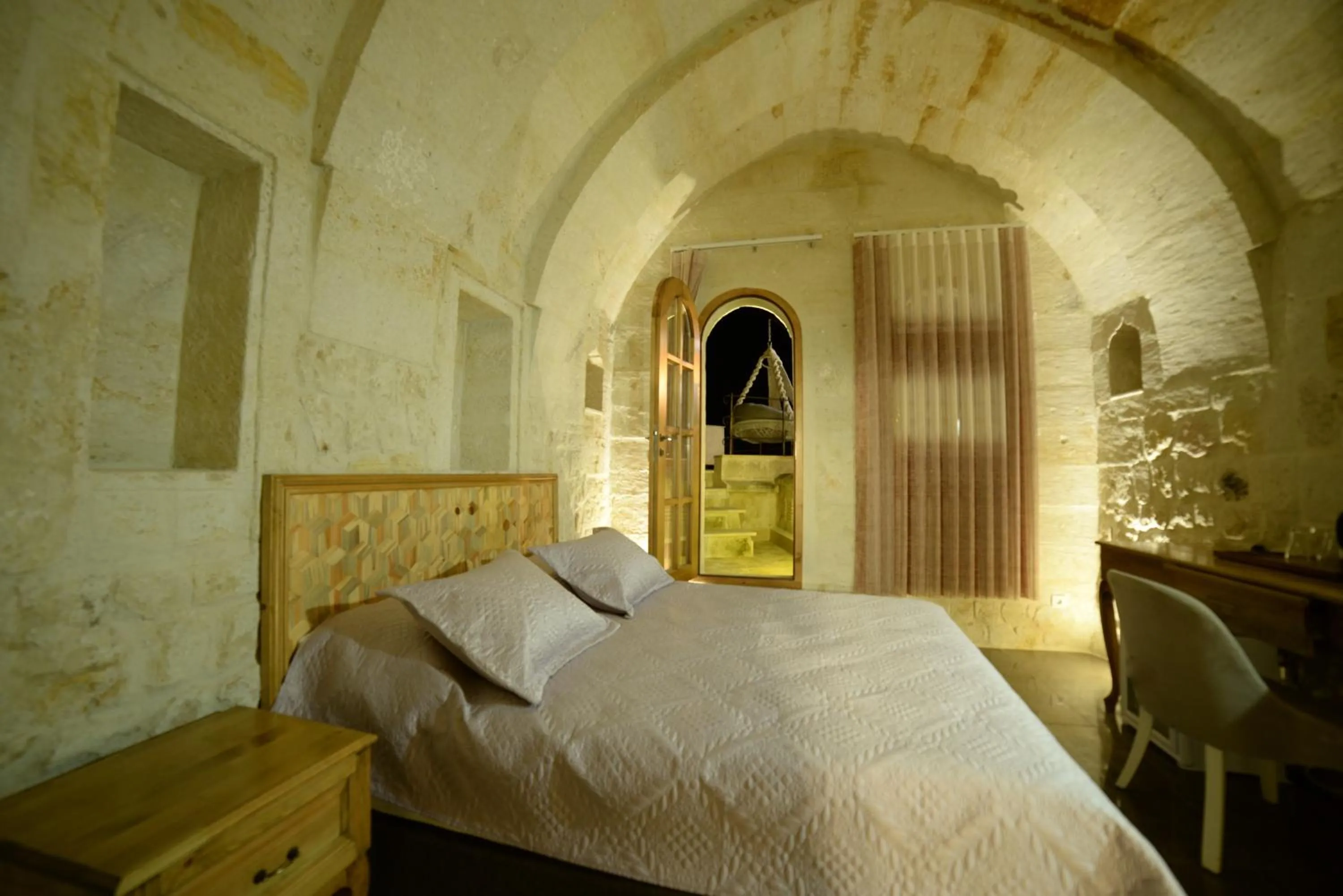 Bed in Crassus Cave Hotel