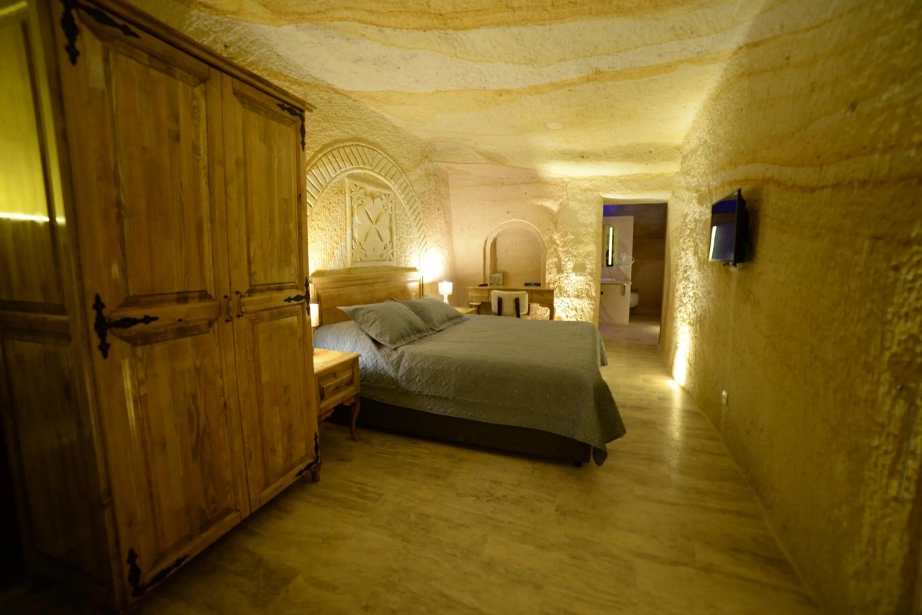 Bed in Crassus Cave Hotel
