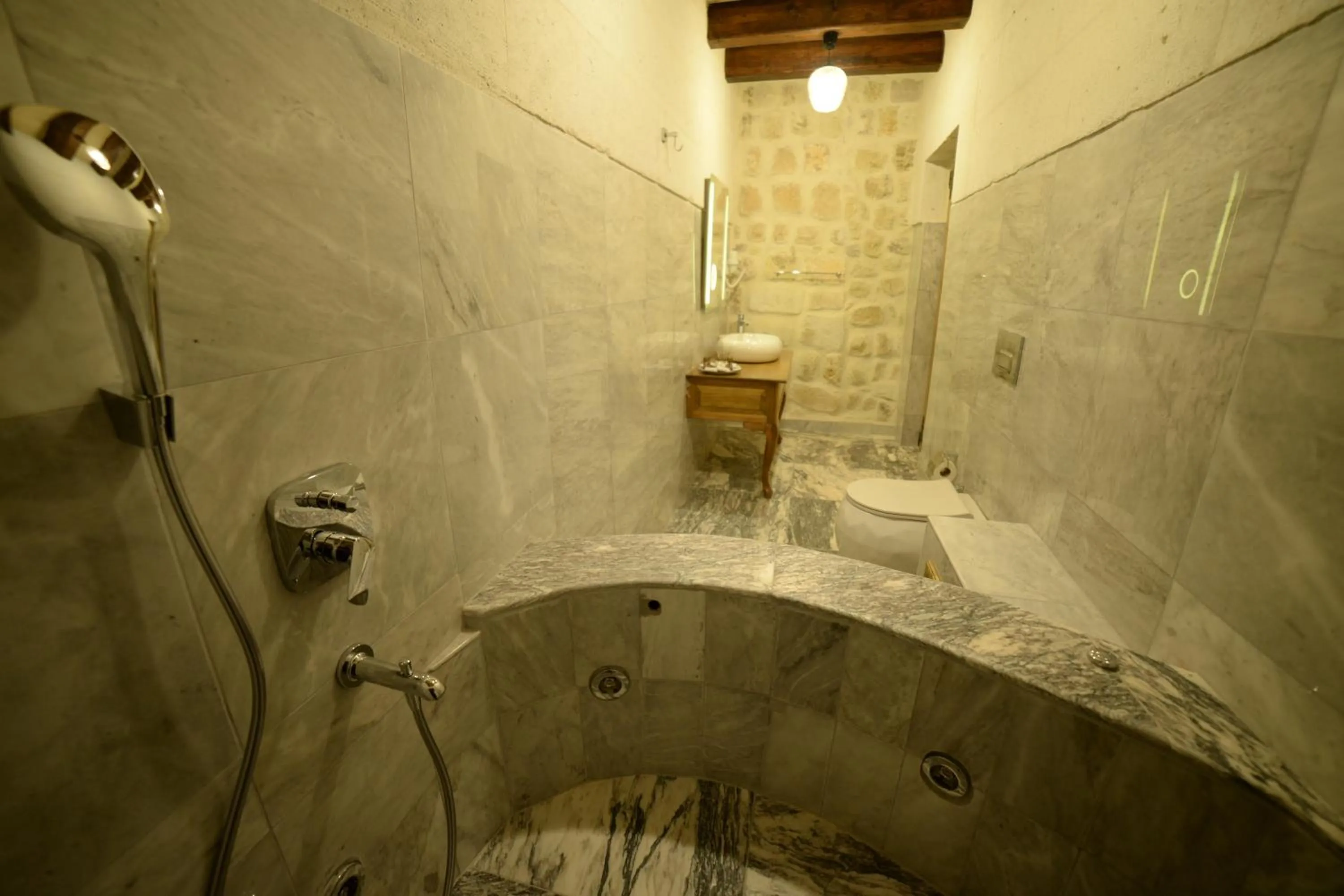 Shower in Crassus Cave Hotel