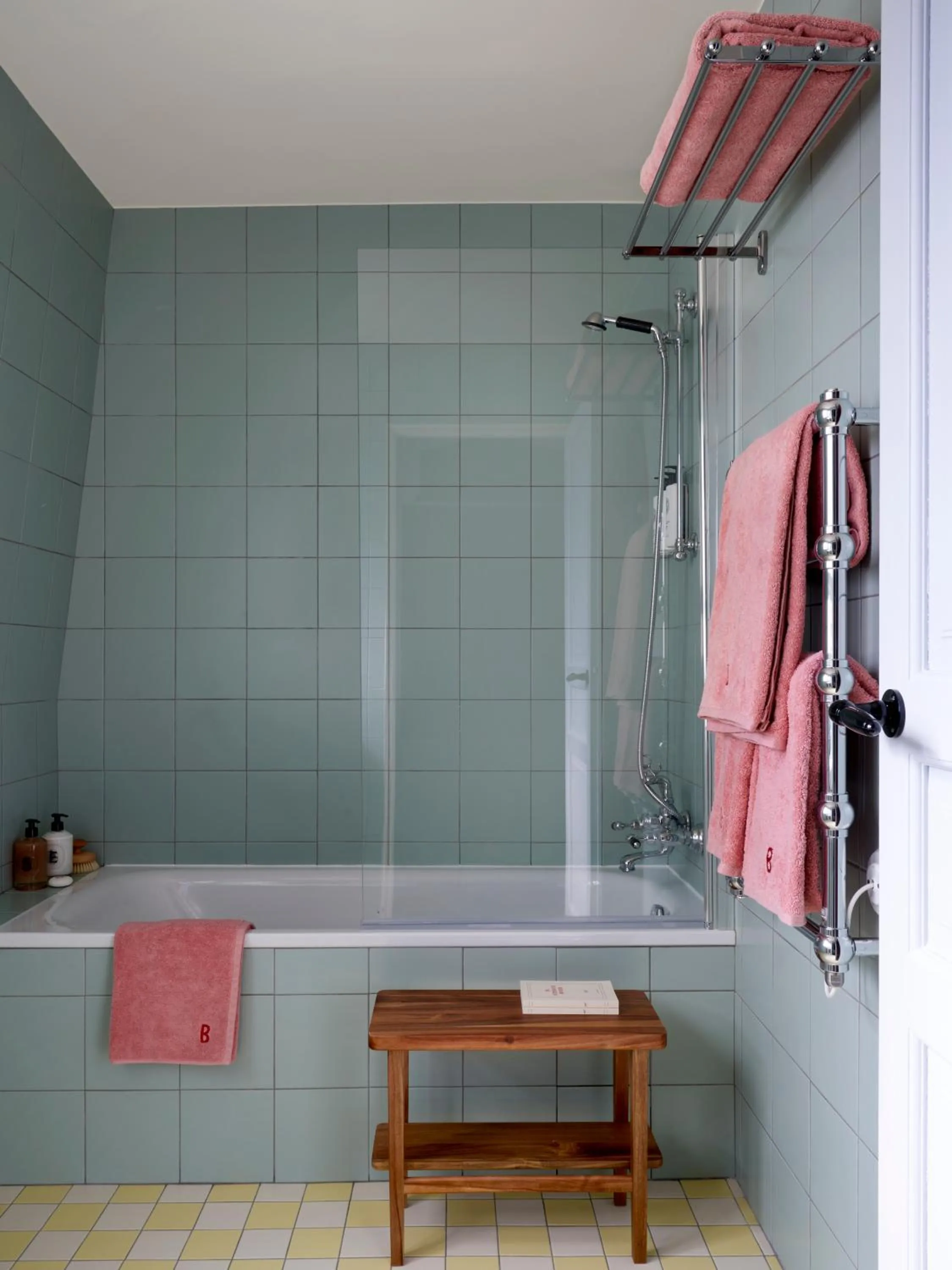 Bath in Hôtel de La Boétie